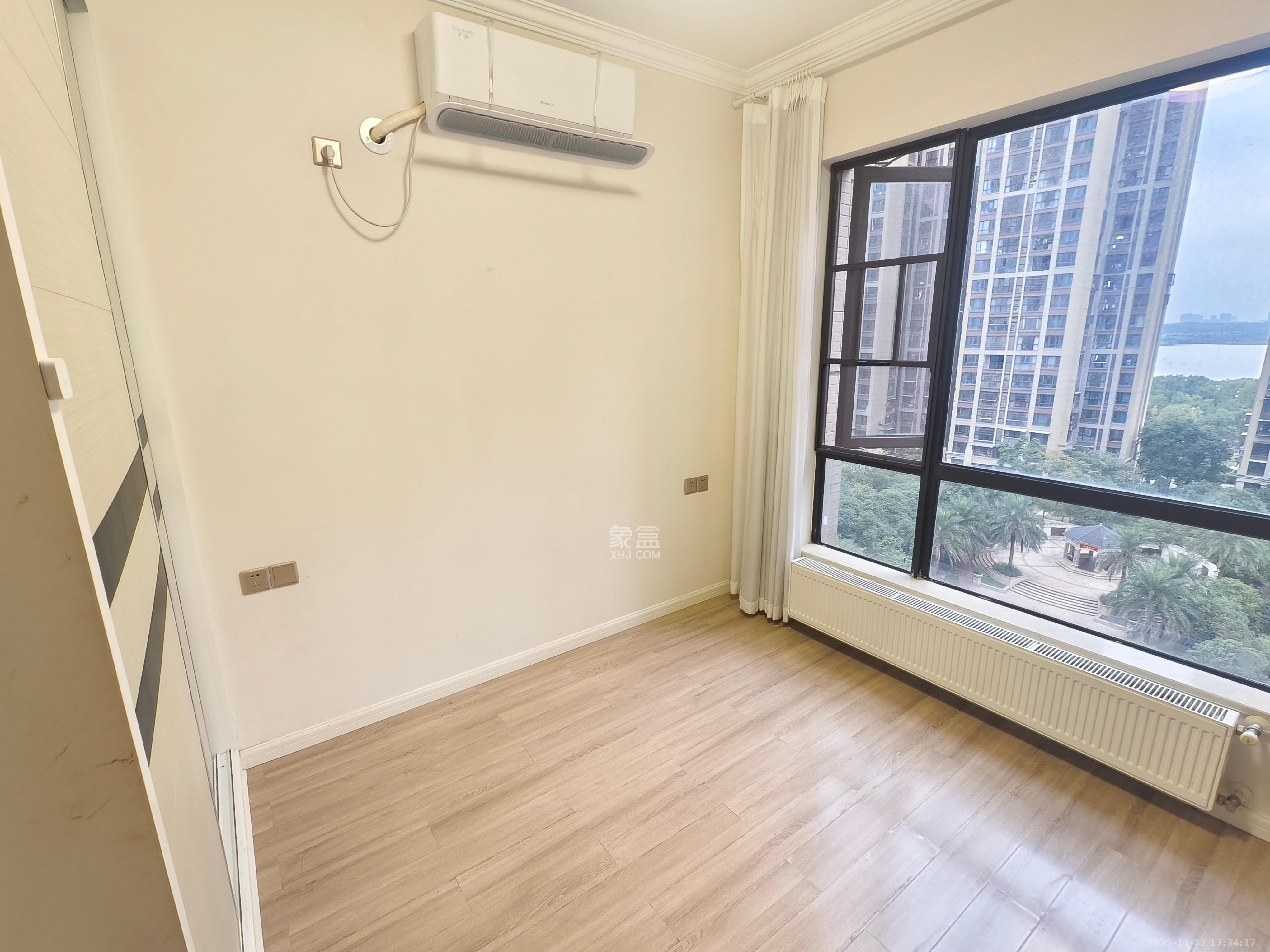 国泰九龙湾  4室2厅2卫    3000.0元/月室内图