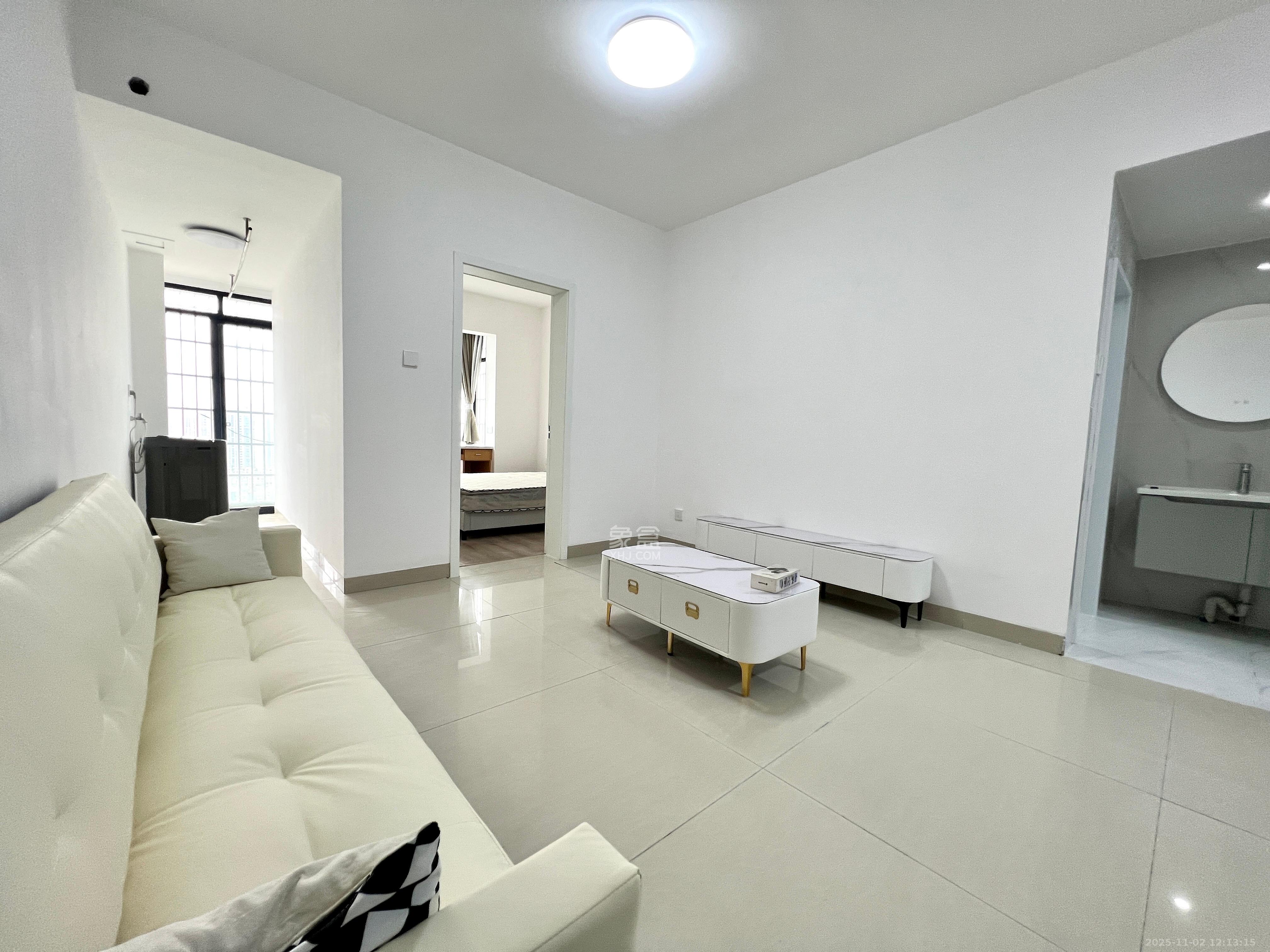 加加大街（华景苑）  1室1厅1卫    1800.0元/月