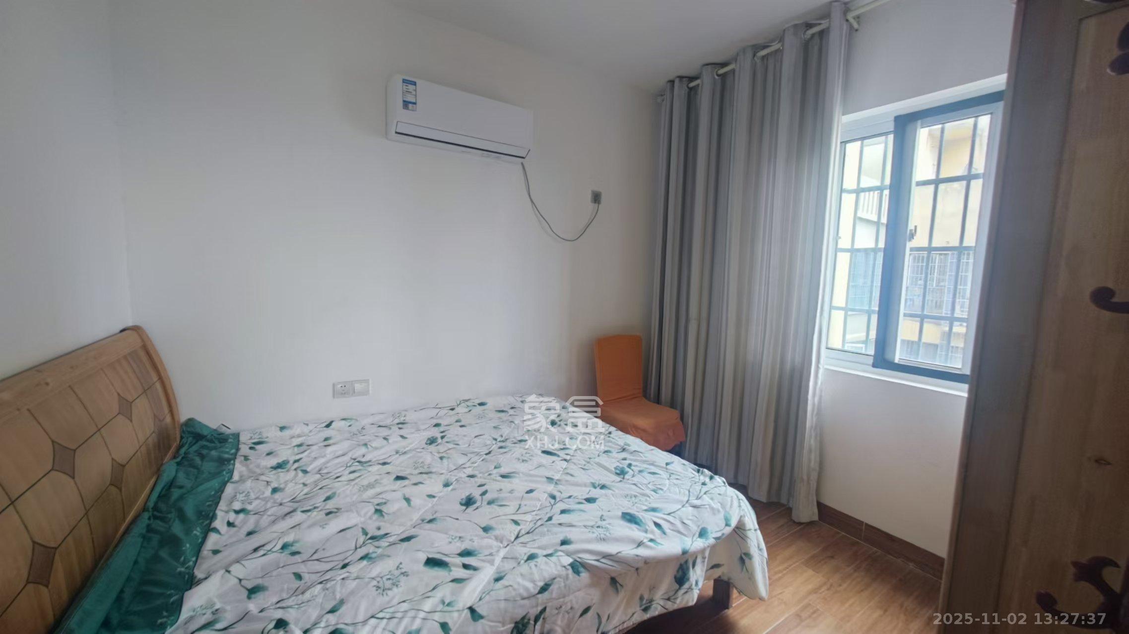 天麓尚层  2室2厅1卫    1800.0元/月室内图