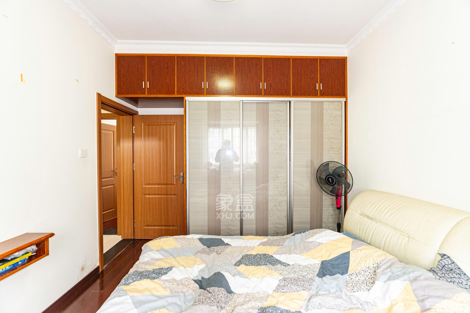 楚天世纪城东苑  1室2厅1卫    48.0万卧室