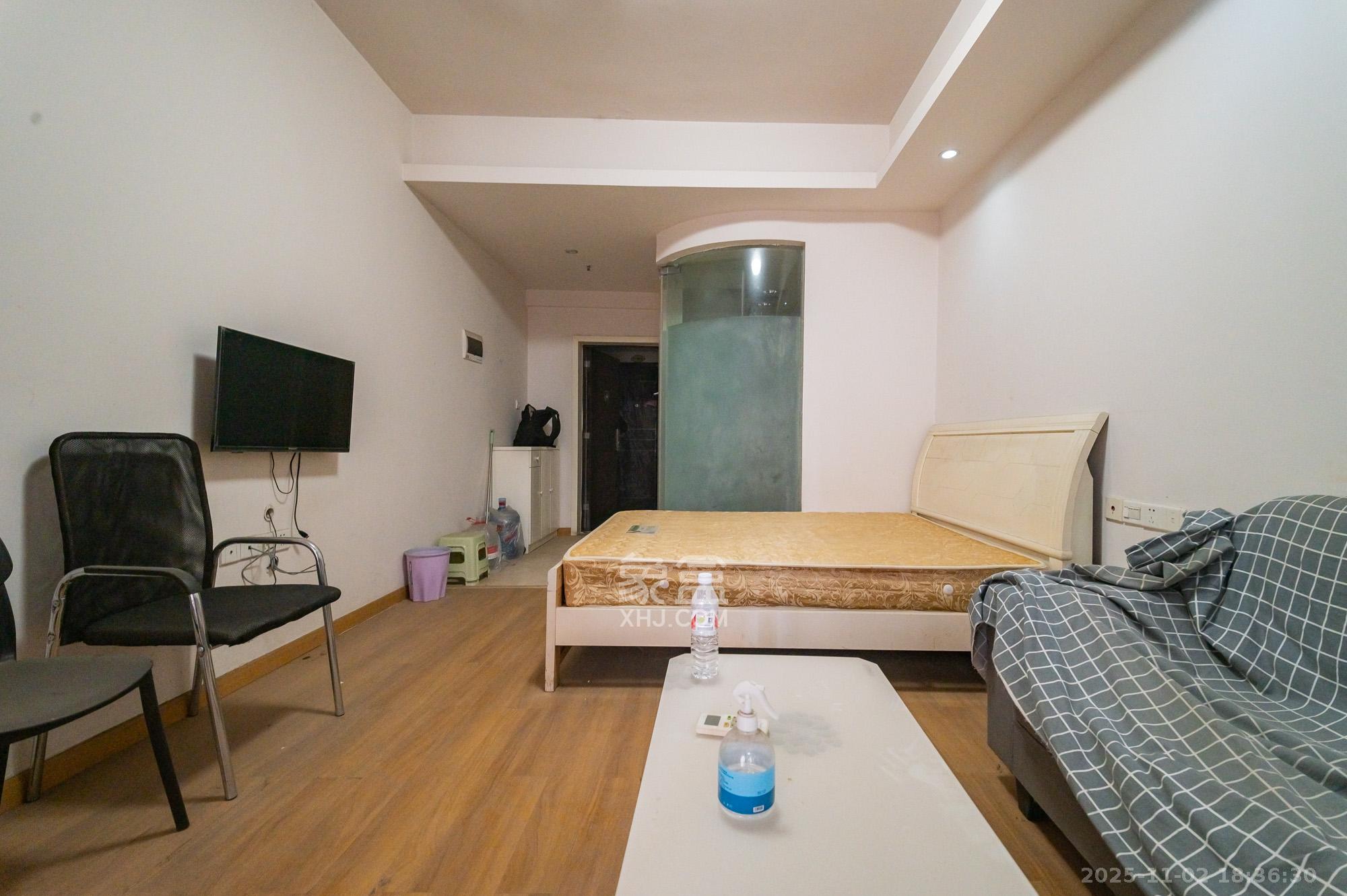 水岸世景 1室1厅1卫 16.0万 水岸世景 1室1厅1卫 16.0万客厅