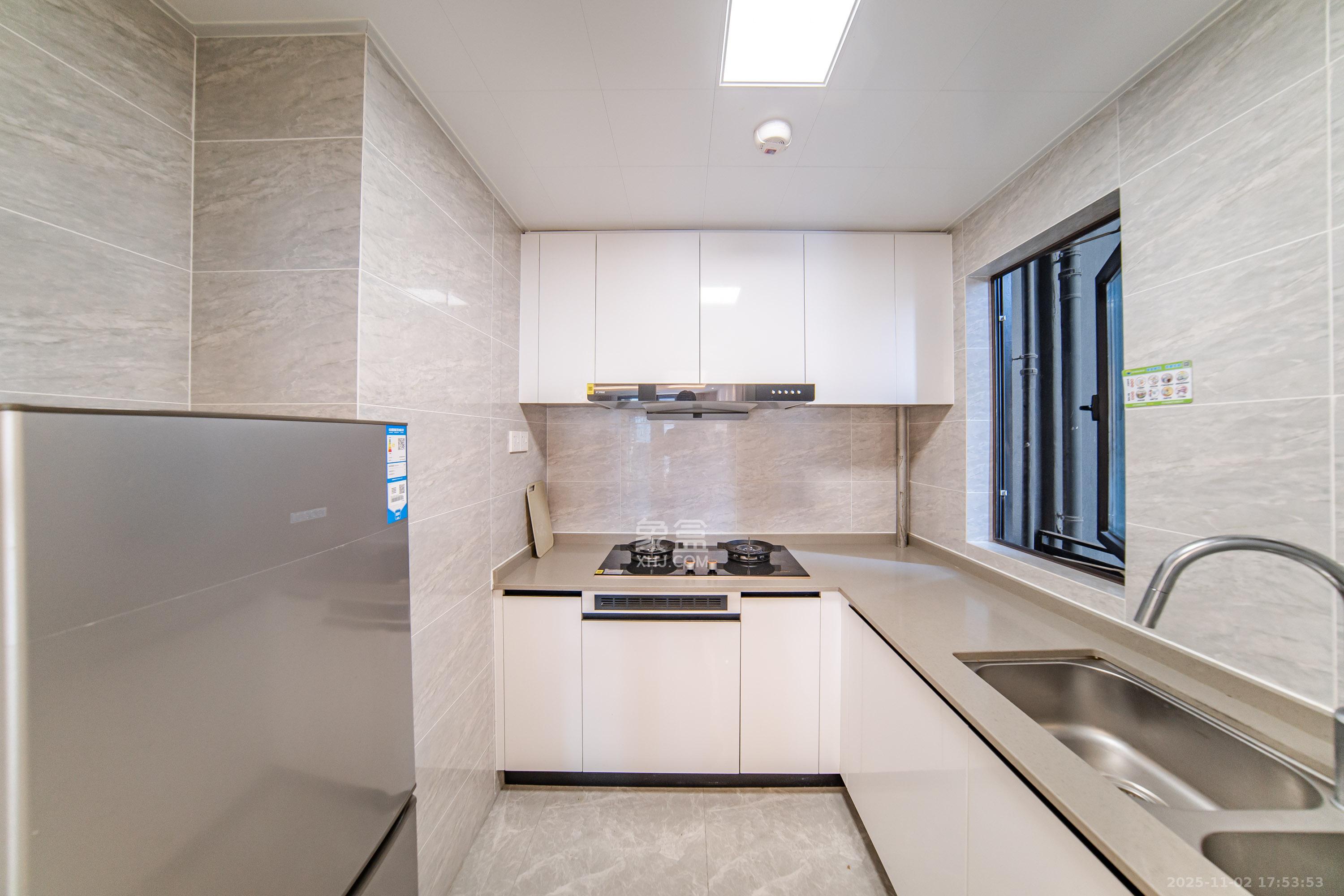 万科金色梦想C区  3室2厅2卫    120.0万厨房