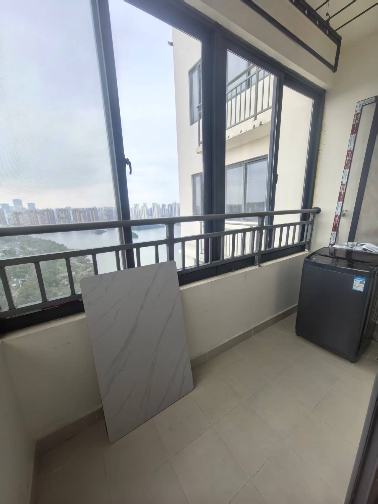 中交欢乐湖岸(品湖雅苑)  1室0厅0卫    1800.0元/月 中交欢乐湖岸(品湖雅苑)  1室0厅0卫    1800.0元/月室内图