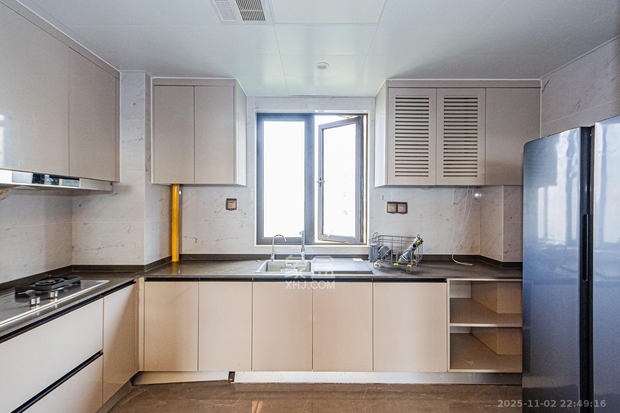 龙湖春江天玺 4室2厅2卫 4500.0元/月 龙湖春江天玺 4室2厅2卫 4500.0元/月室内图