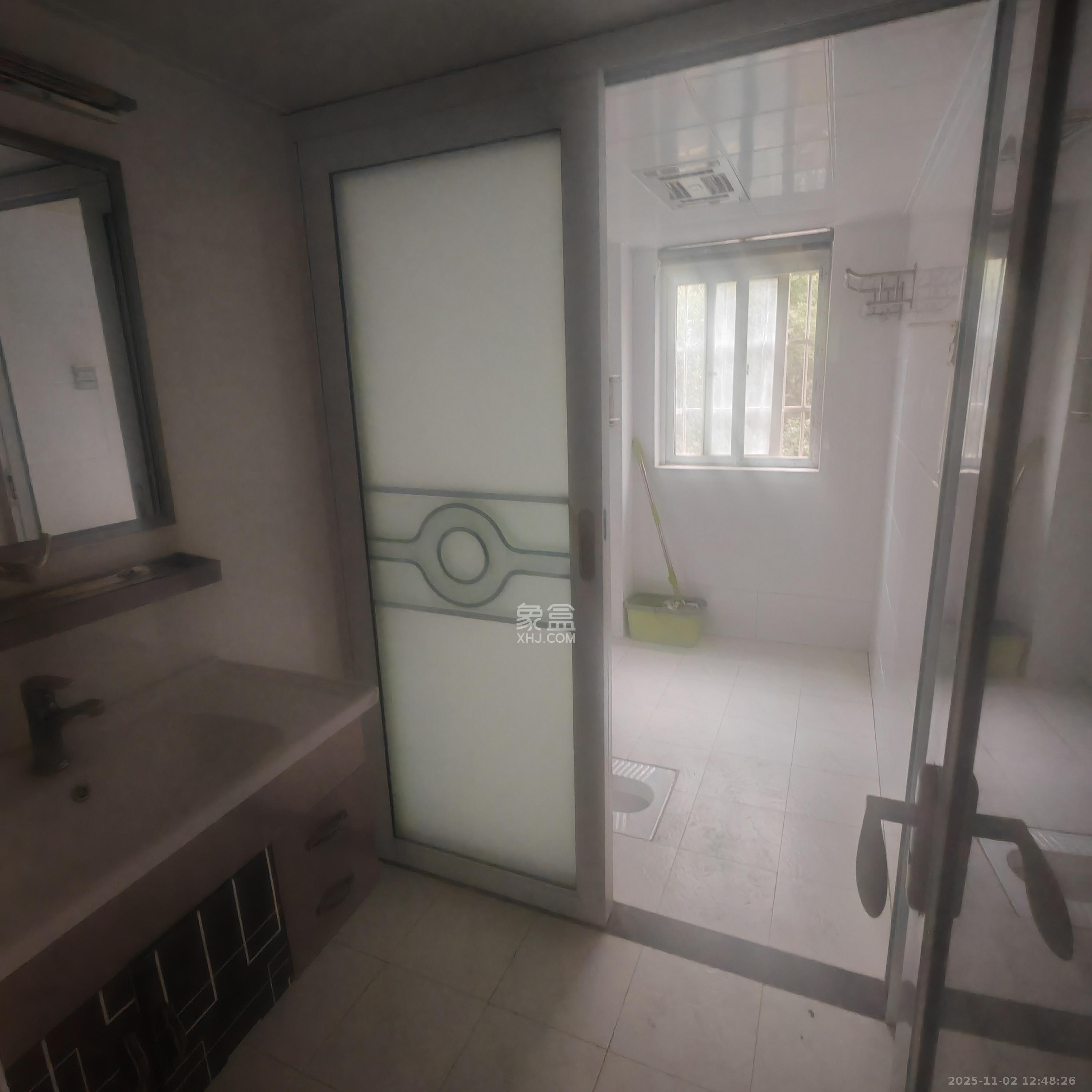 洋湖景园 3室2厅2卫 2500.0元/月 洋湖景园 3室2厅2卫 2500.0元/月室内图