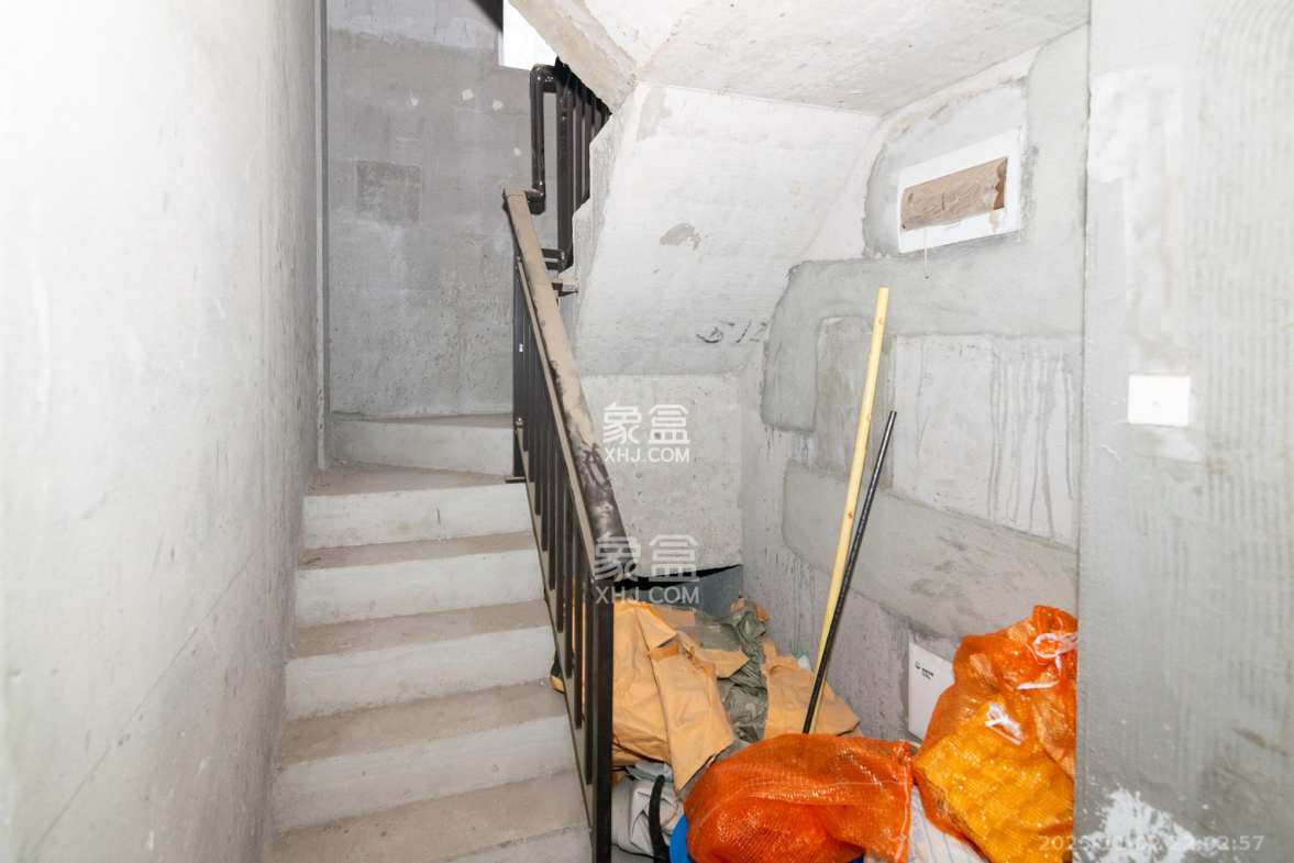 新城国际花都 5室2厅3卫 88.8万 新城国际花都 5室2厅3卫 88.8万其他