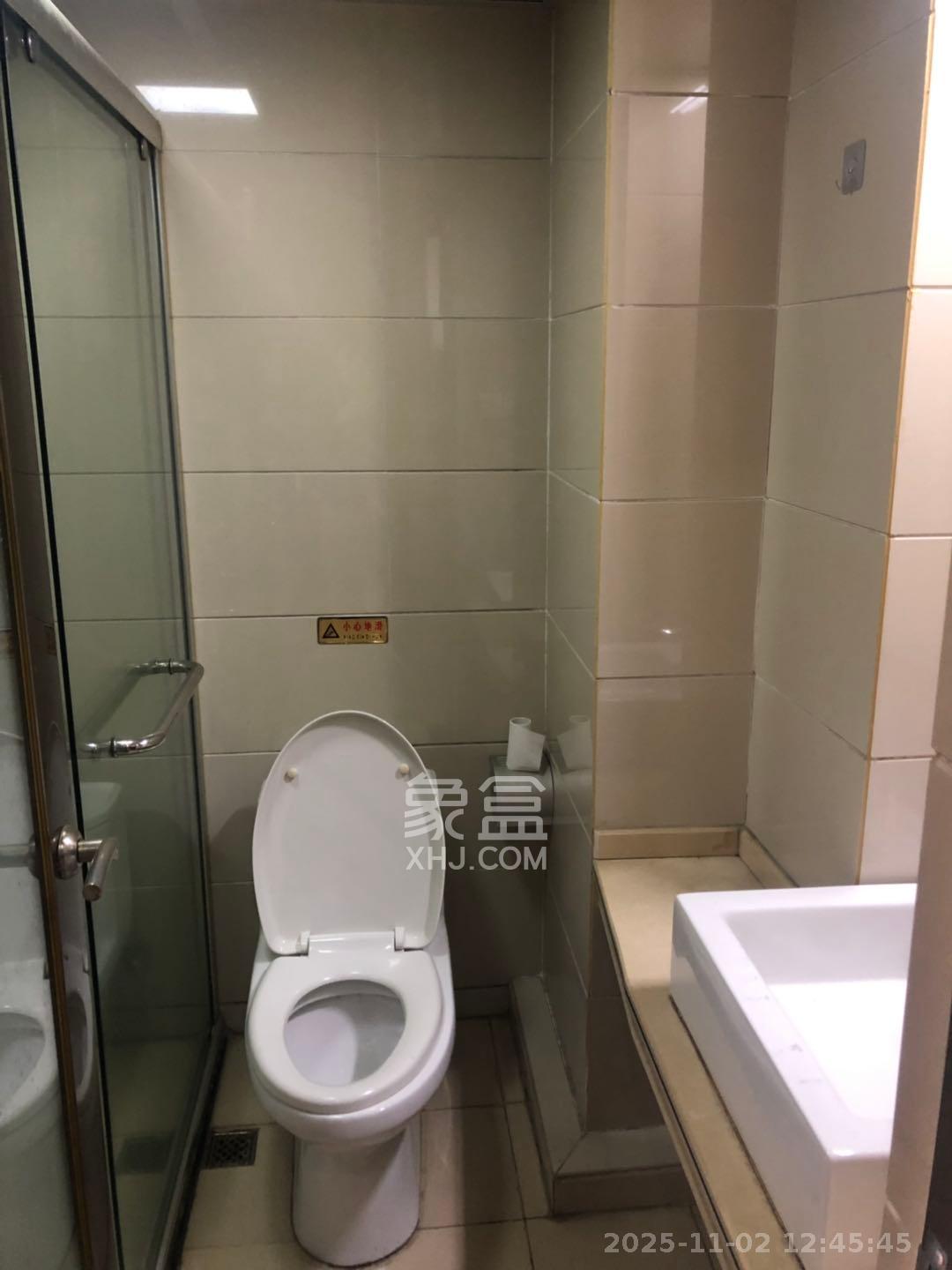 名富公寓 1室1厅1卫 1300.0元/月 名富公寓 1室1厅1卫 1300.0元/月室内图