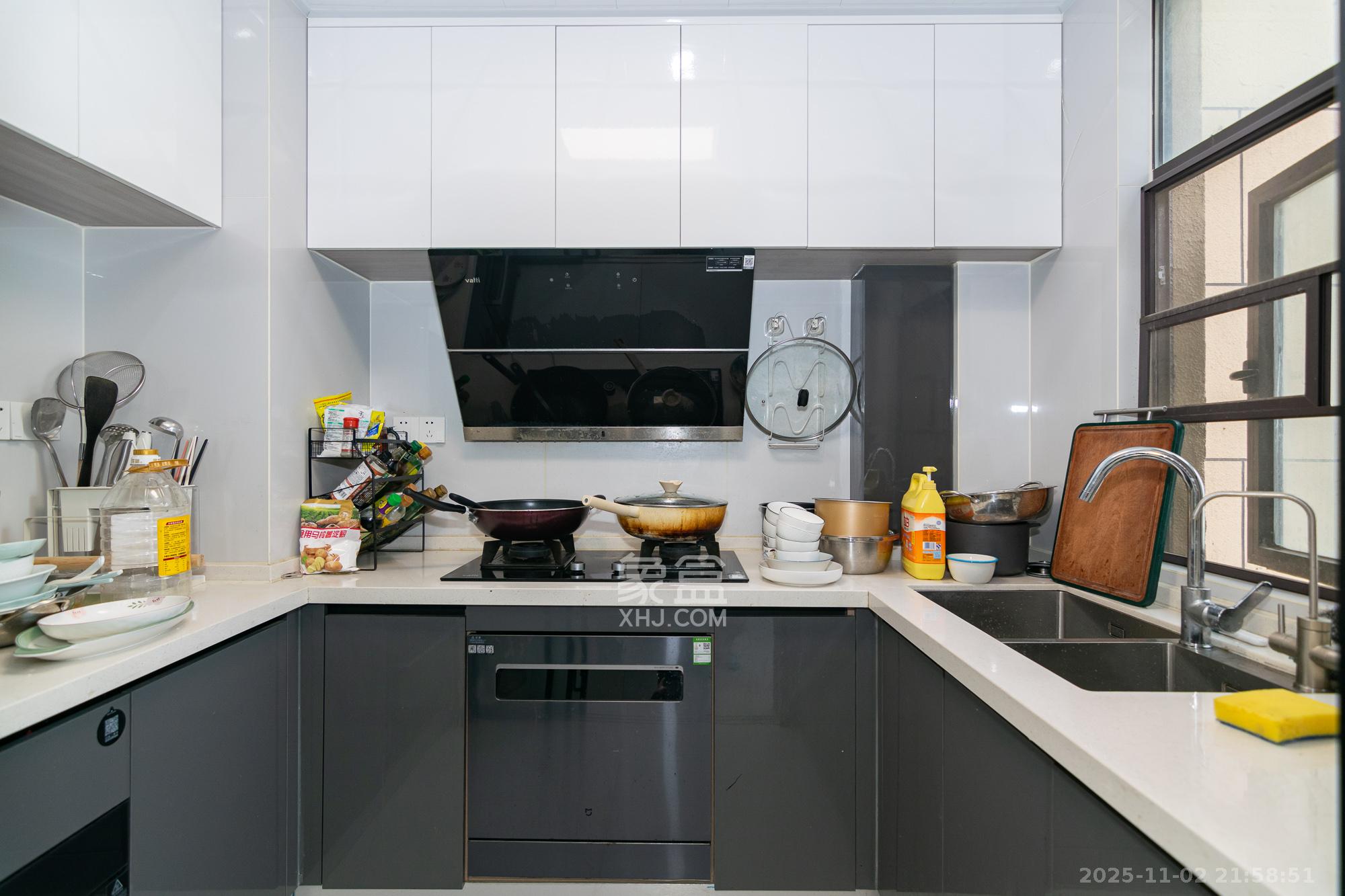 大汉汉府一期 4室2厅2卫 100.0万 大汉汉府一期 4室2厅2卫 100.0万厨房