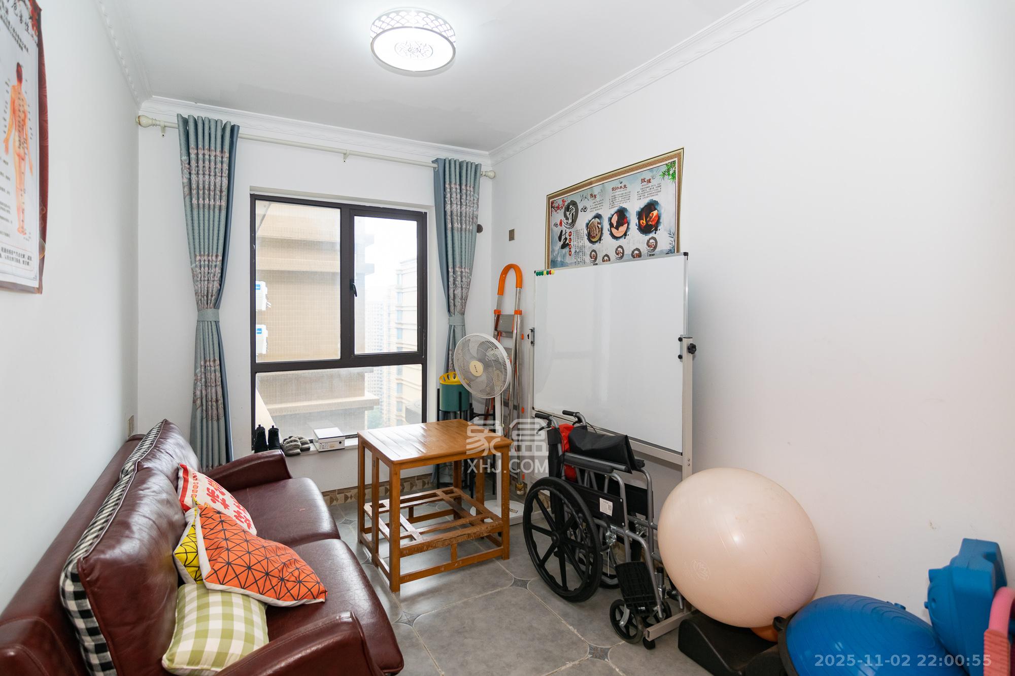 润和长郡（润和紫郡二三期）  5室2厅2卫    125.0万卧室