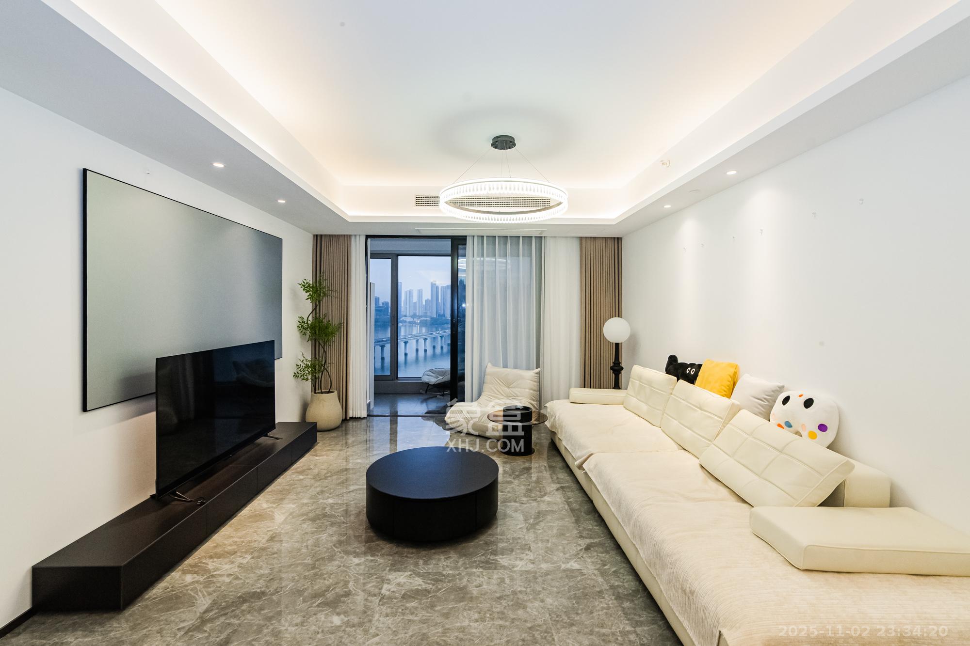 北辰瀚江府 3室2厅2卫 275.0万 北辰瀚江府 3室2厅2卫 275.0万客厅