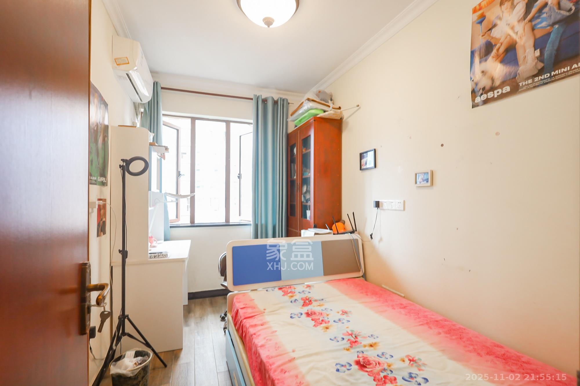 世茂铂翠湾二期  4室2厅2卫    218.0万卧室