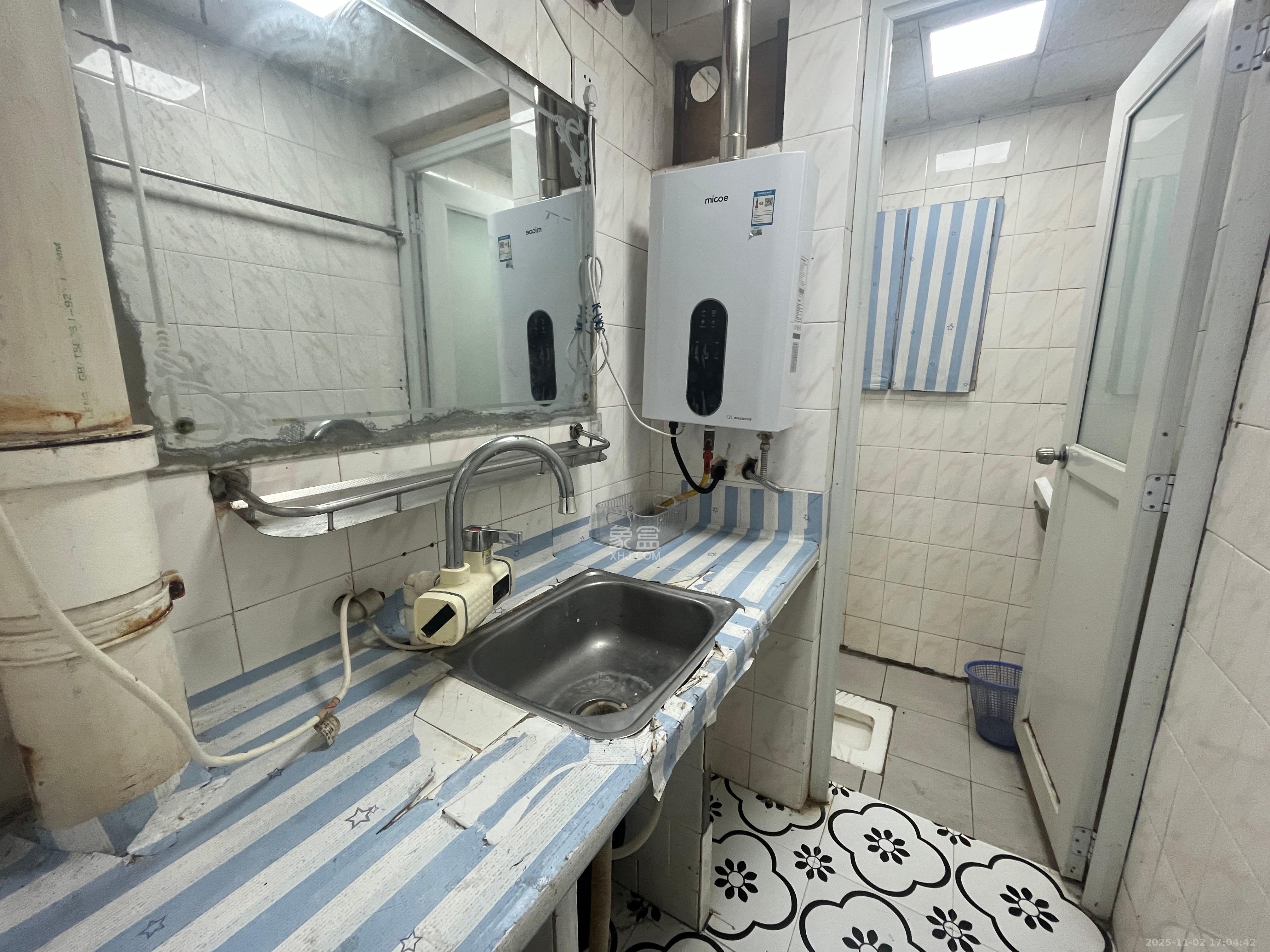 长岭水电八局宿舍 2室2厅1卫 1400.0元/月 长岭水电八局宿舍 2室2厅1卫 1400.0元/月室内图