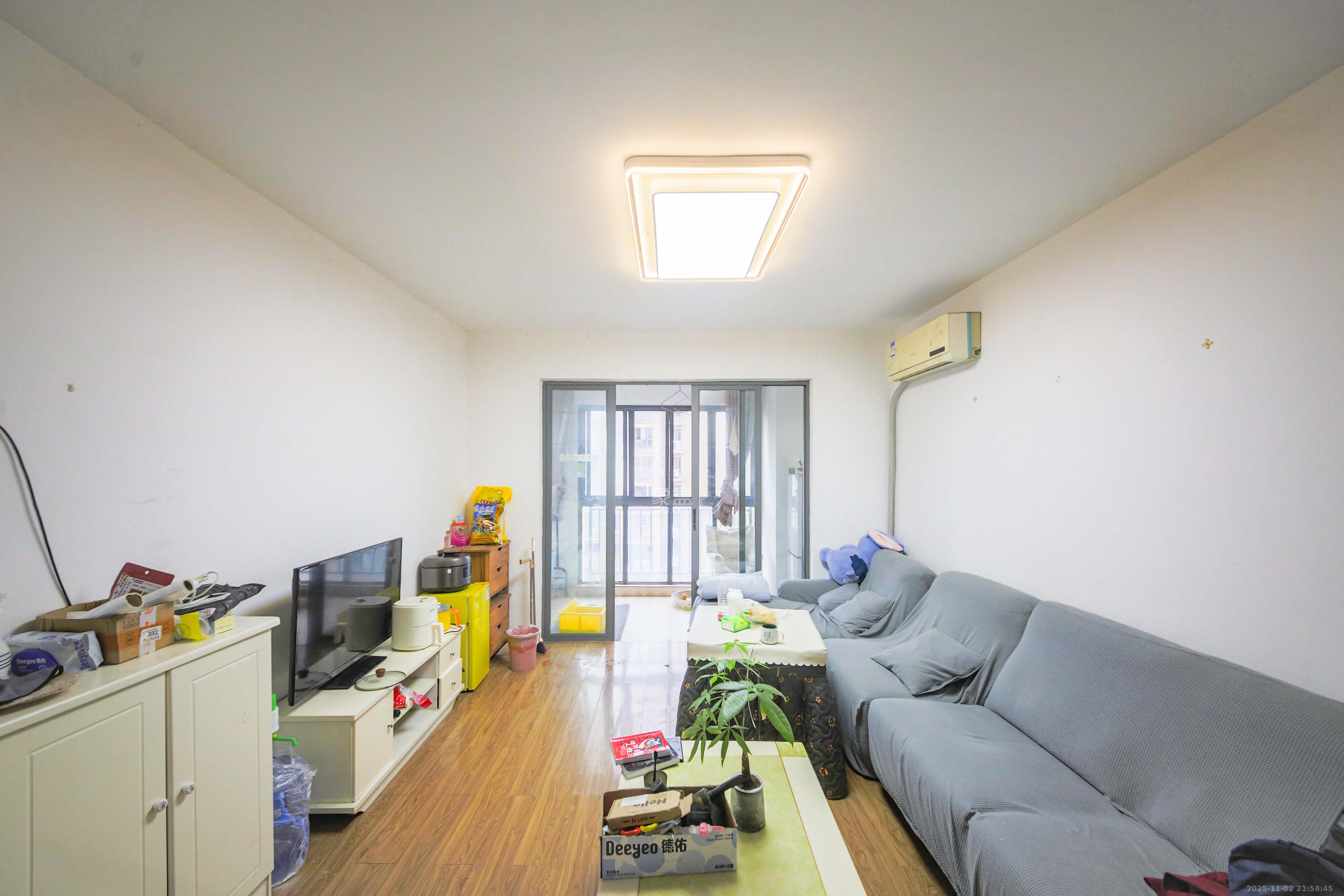 鑫远御文台一期  3室2厅1卫    96.8万客厅