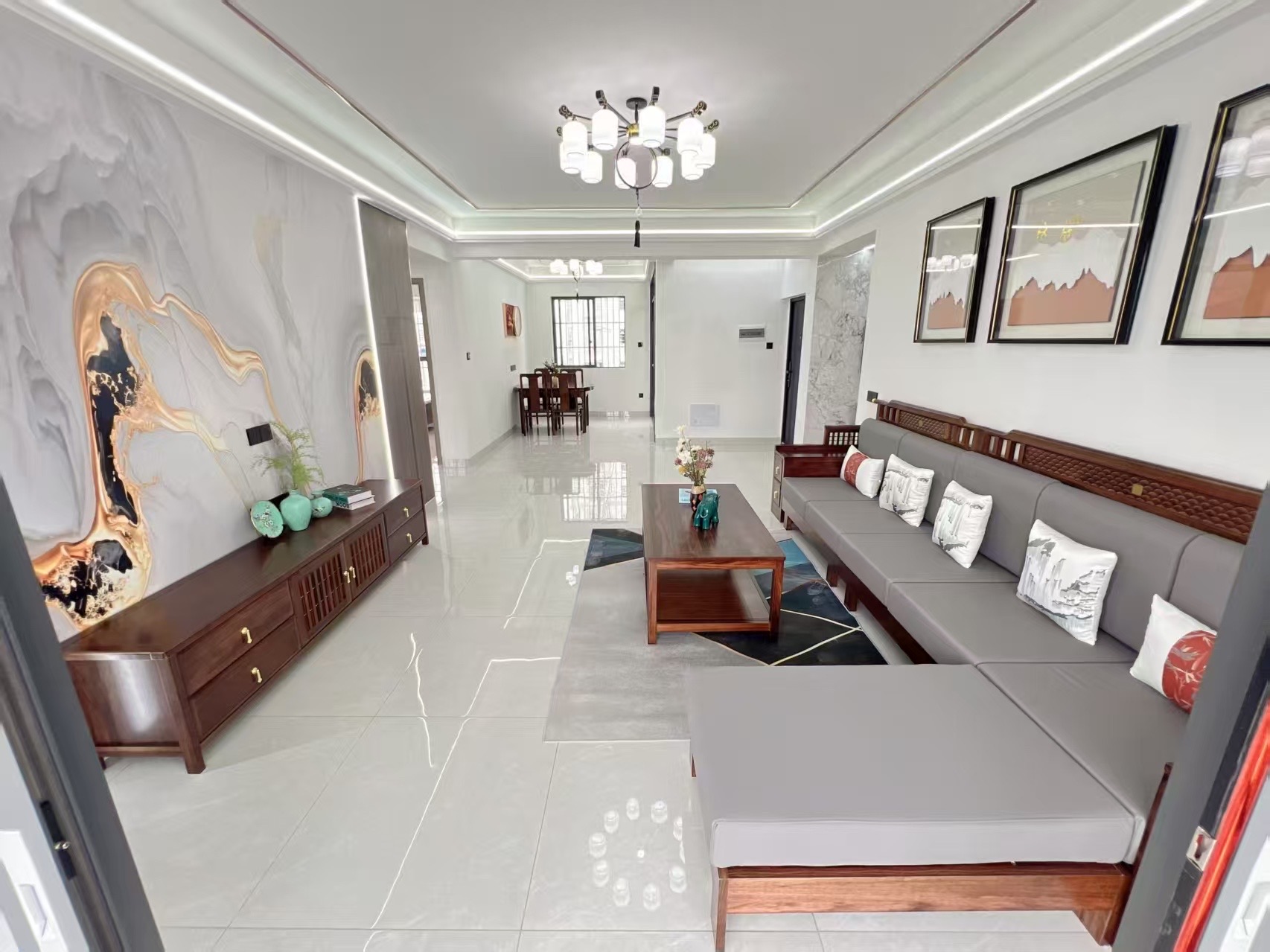 宝泰温泉花园  3室1厅1卫    158.0万客厅