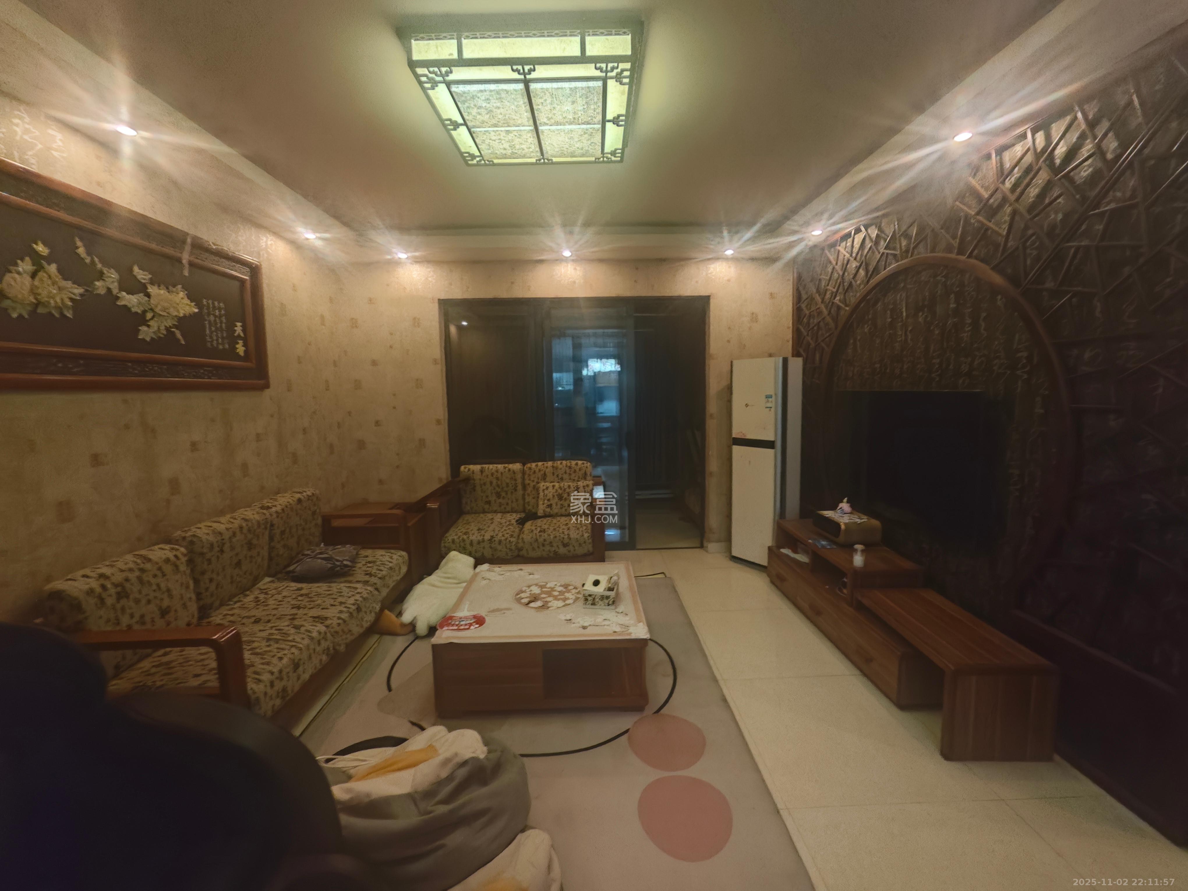 莱茵城  1室2厅1卫    2300.0元/月