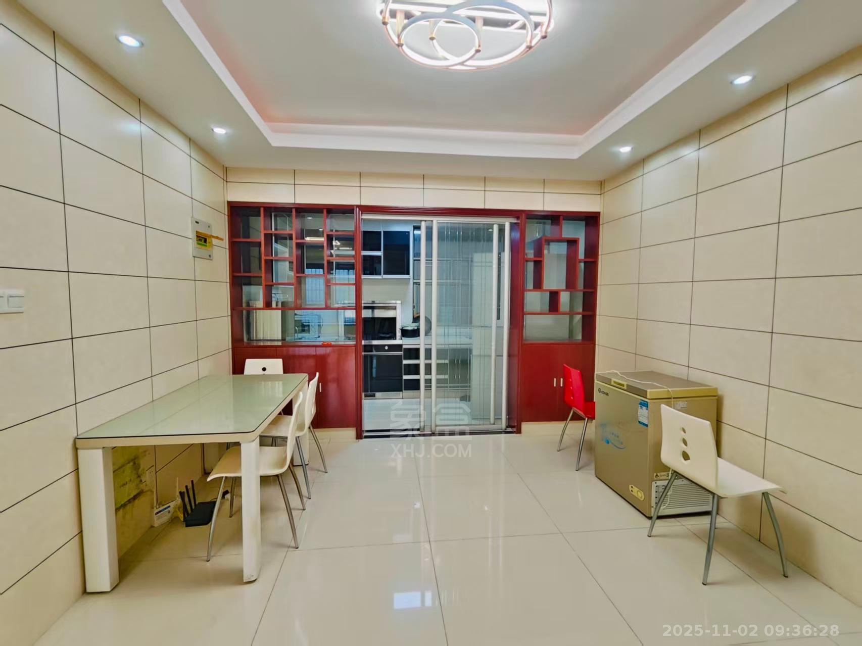 明月湖  3室2厅2卫    1700.0元/月室内图