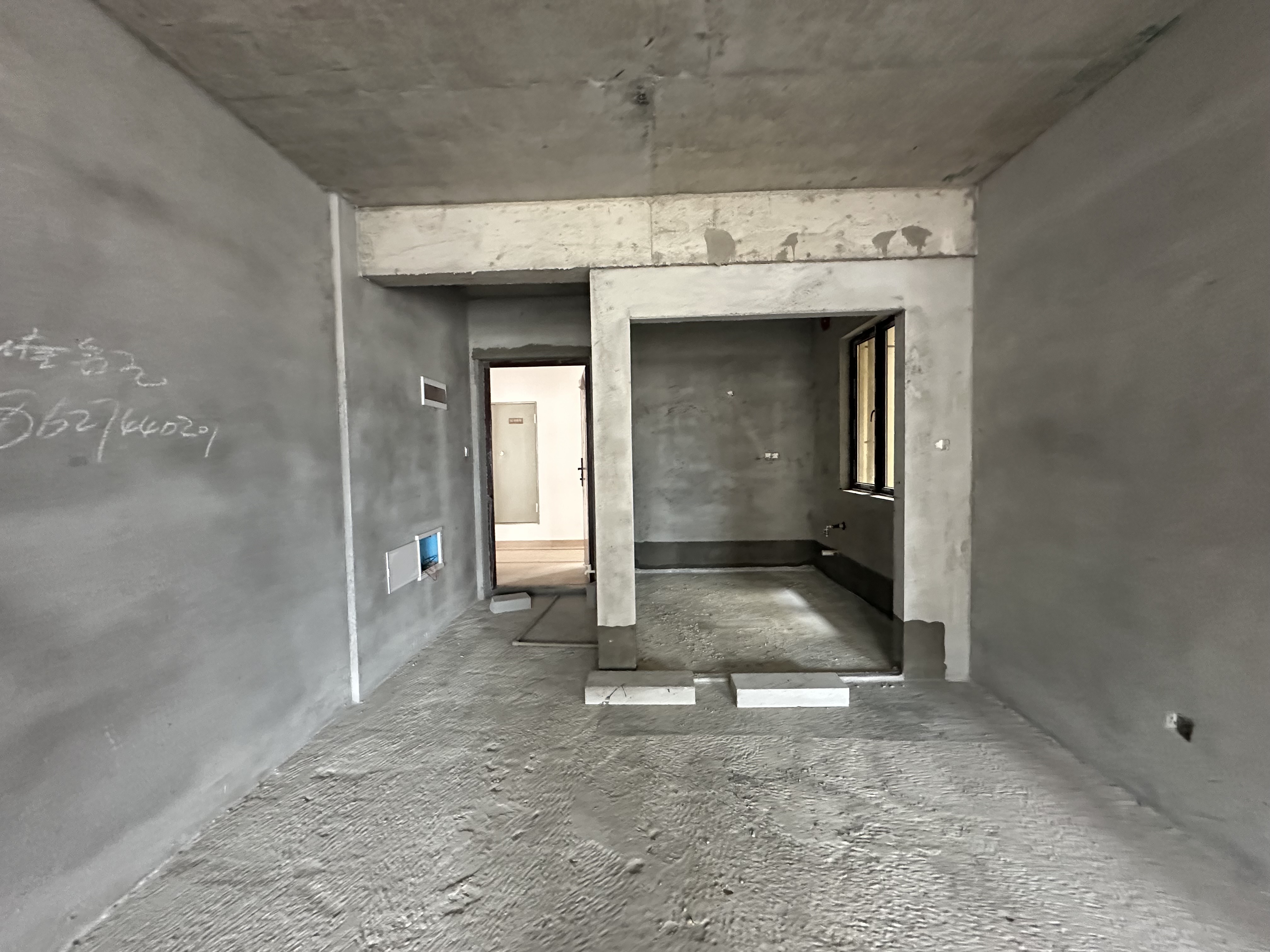 奇峰广场  1室0厅0卫    2500.0元/月室内图