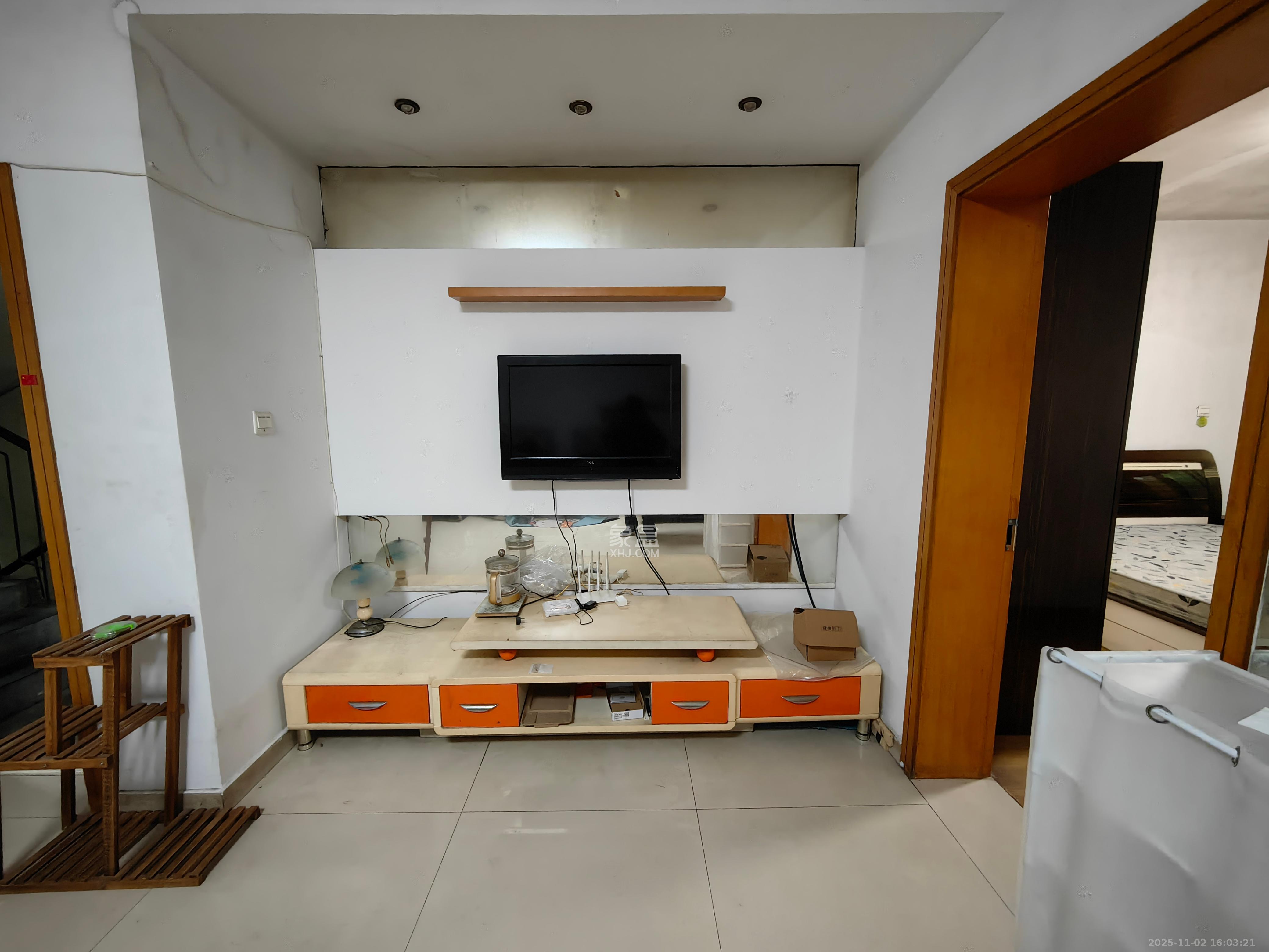 中南汽车世界  2室2厅1卫    1200.0元/月室内图