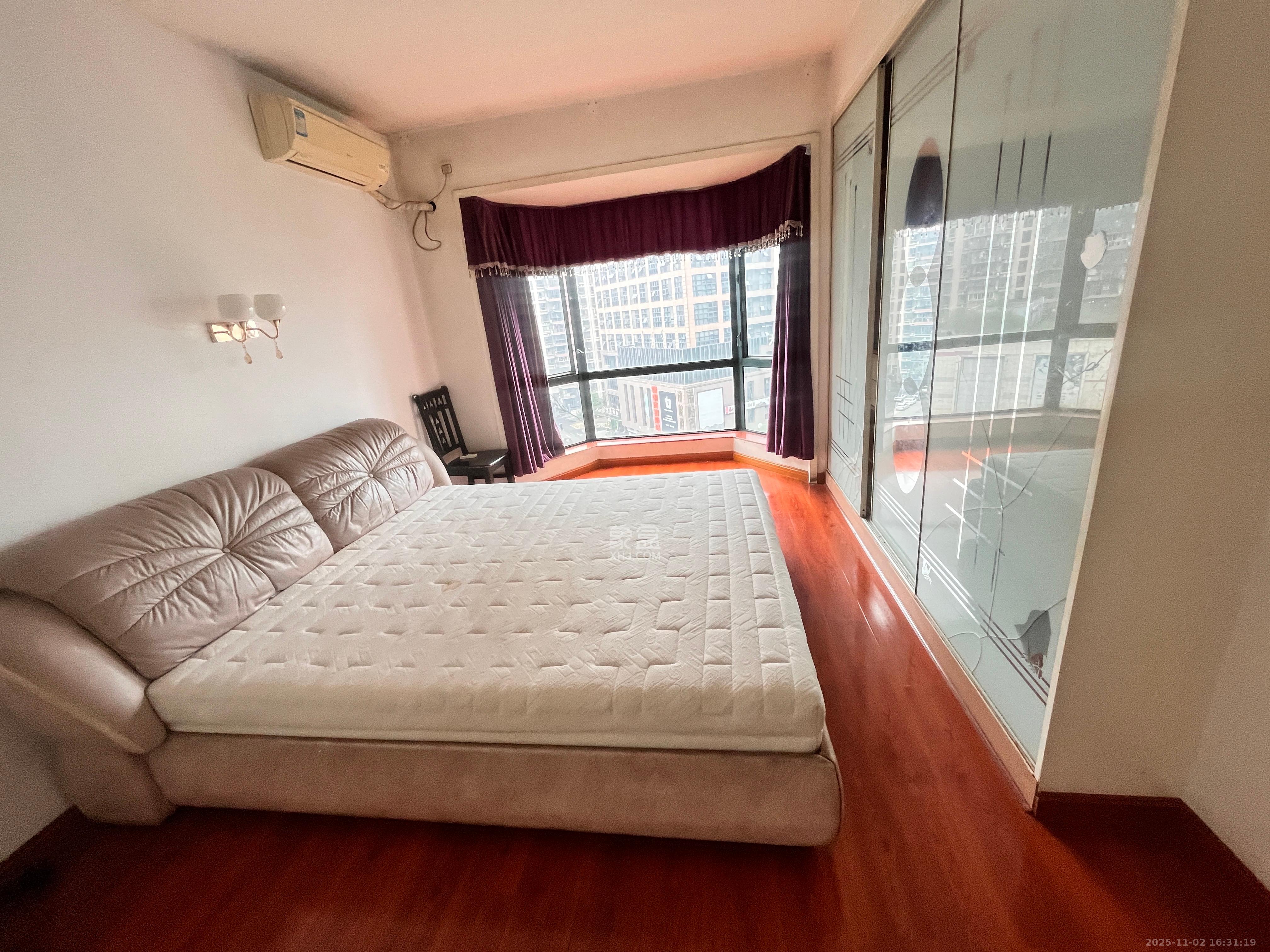 王府花园 3室2厅2卫 3000.0元/月 王府花园 3室2厅2卫 3000.0元/月室内图