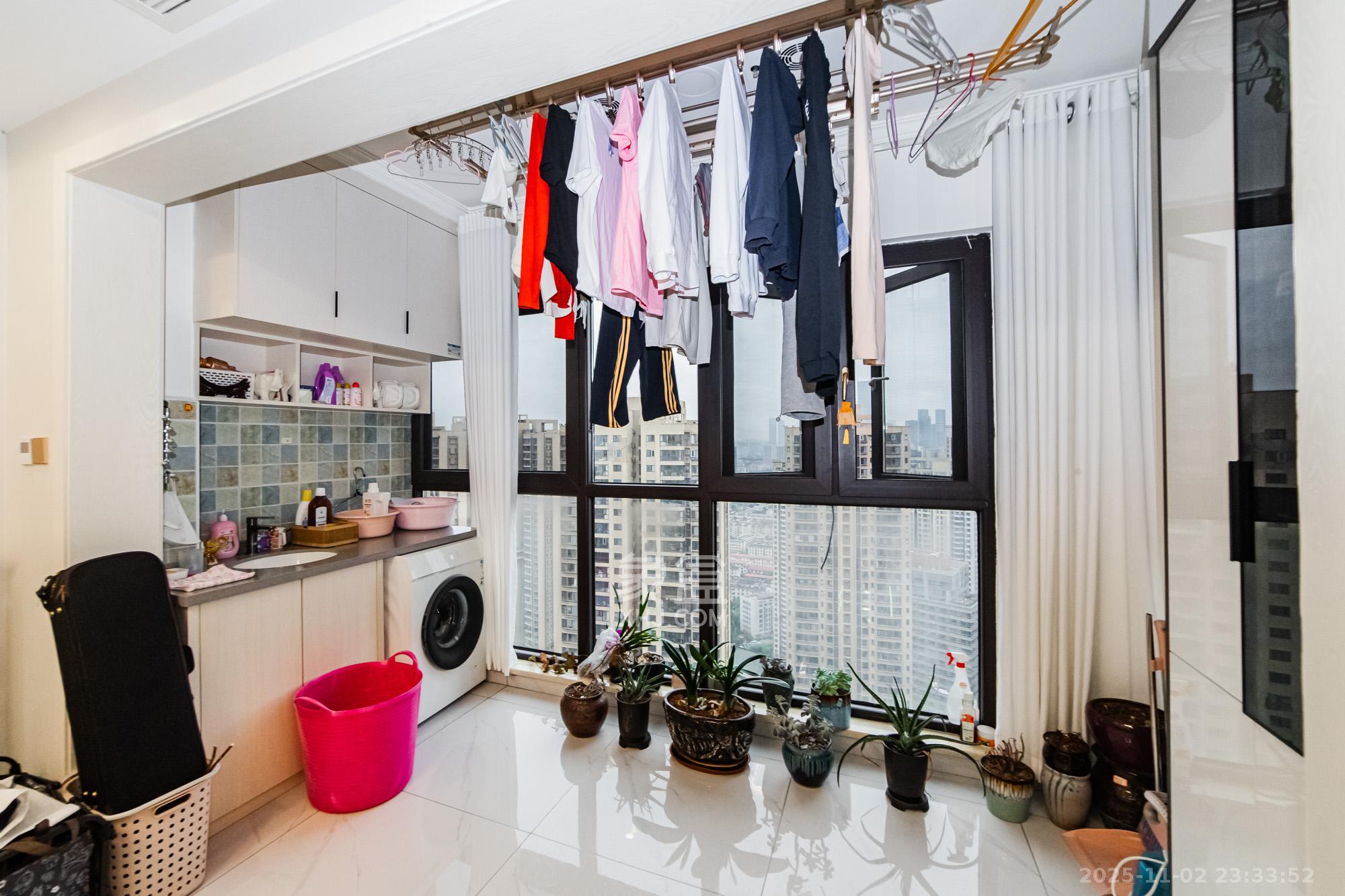 北辰三角洲C2区 3室2厅1卫 148.8万 北辰三角洲C2区 3室2厅1卫 148.8万阳台