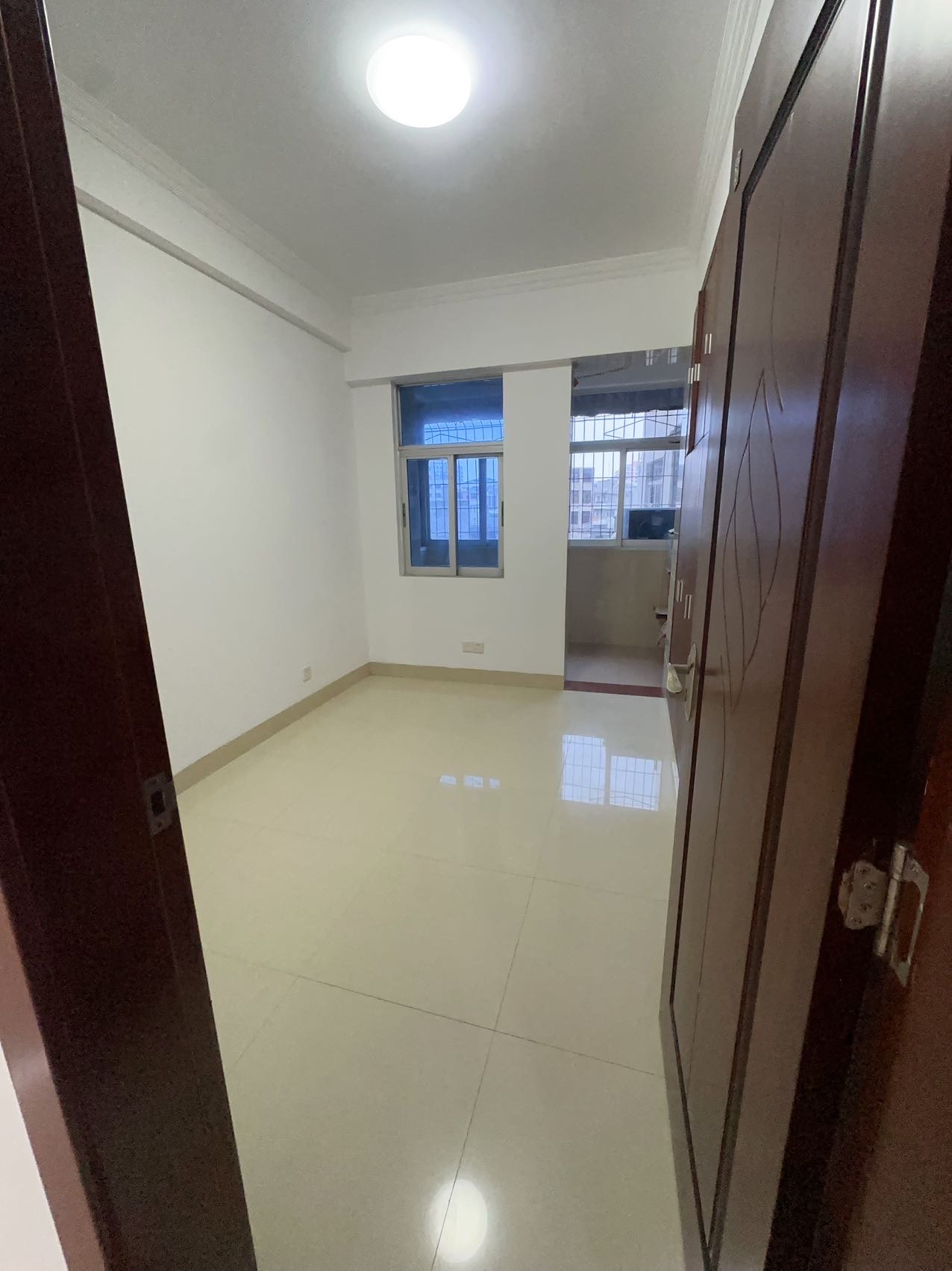 省汽车运输总公司红坎坡住宅区(海府路) 3室2厅1卫 85.0万 省汽车运输总公司红坎坡住宅区(海府路) 3室2厅1卫 85.0万客厅