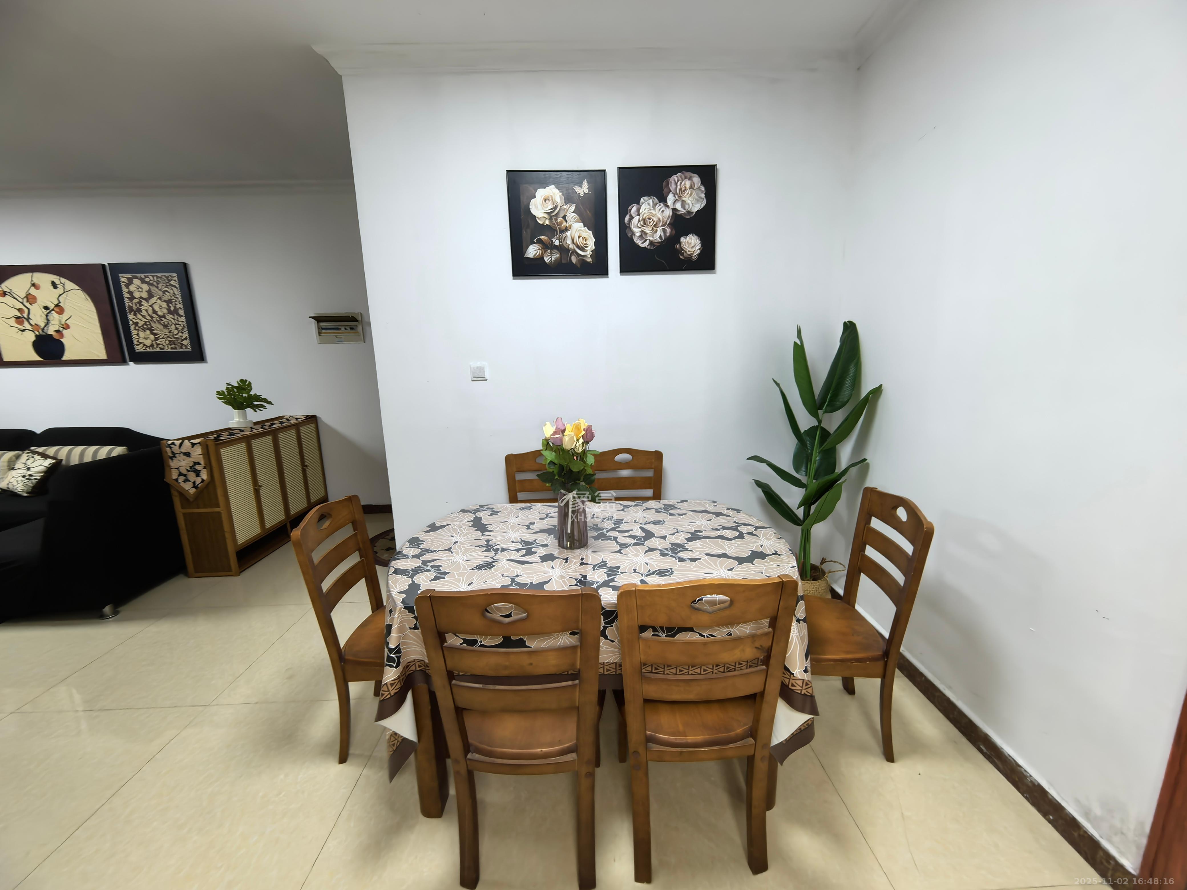 中城丽景香山园  2室2厅1卫    2500.0元/月室内图