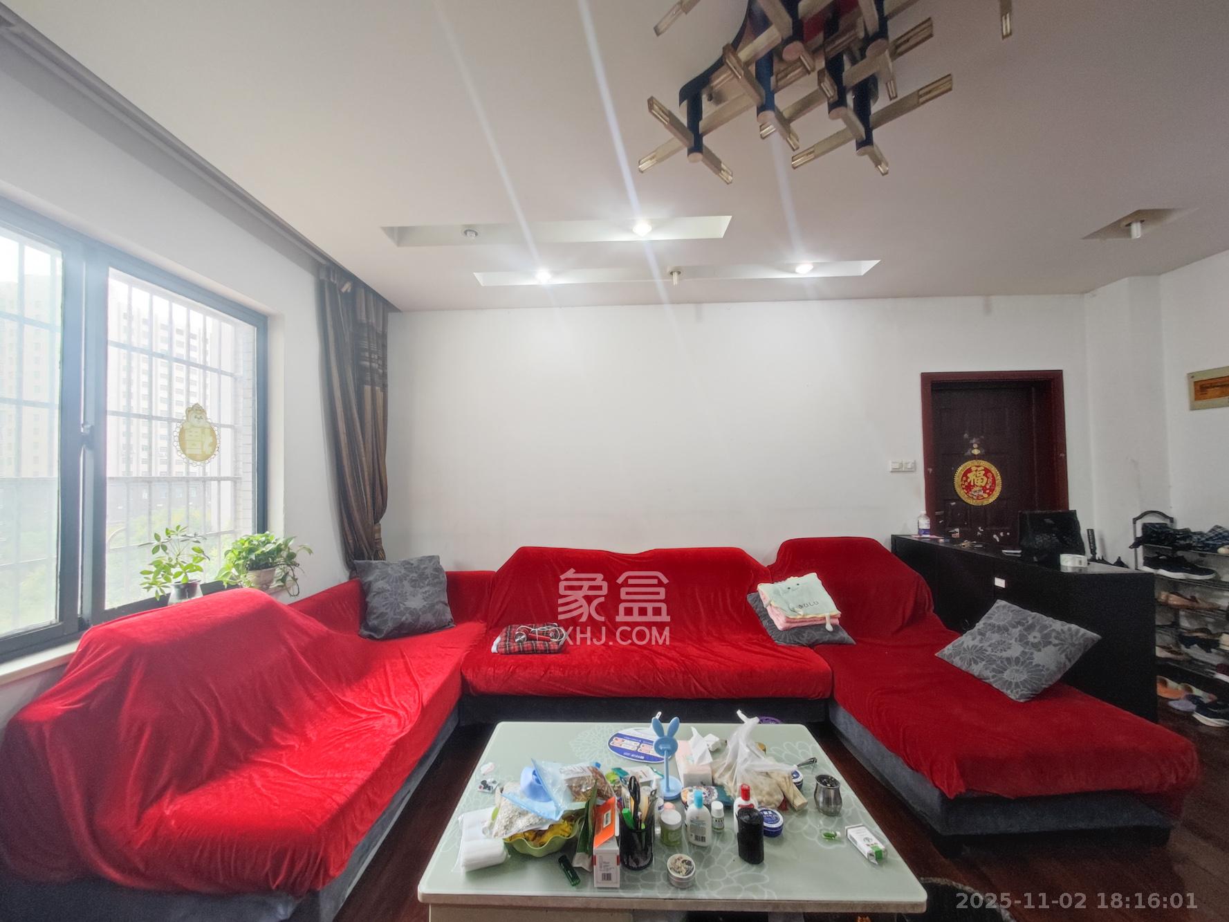 世纪桃花苑  2室2厅1卫    55.0万客厅