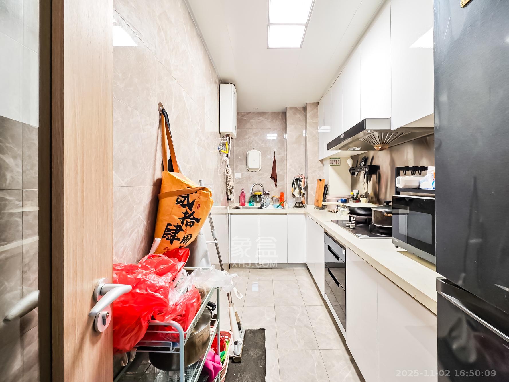 新城和樾(新城和樾公馆)  3室2厅2卫    82.0万 新城和樾(新城和樾公馆)  3室2厅2卫    82.0万厨房