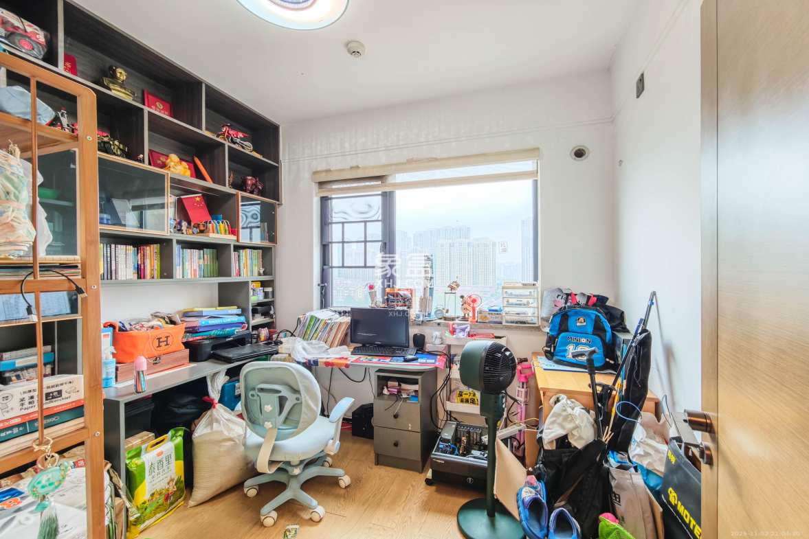 万科魅力之城天阔里 4室2厅2卫 190.0万 万科魅力之城天阔里 4室2厅2卫 190.0万卧室