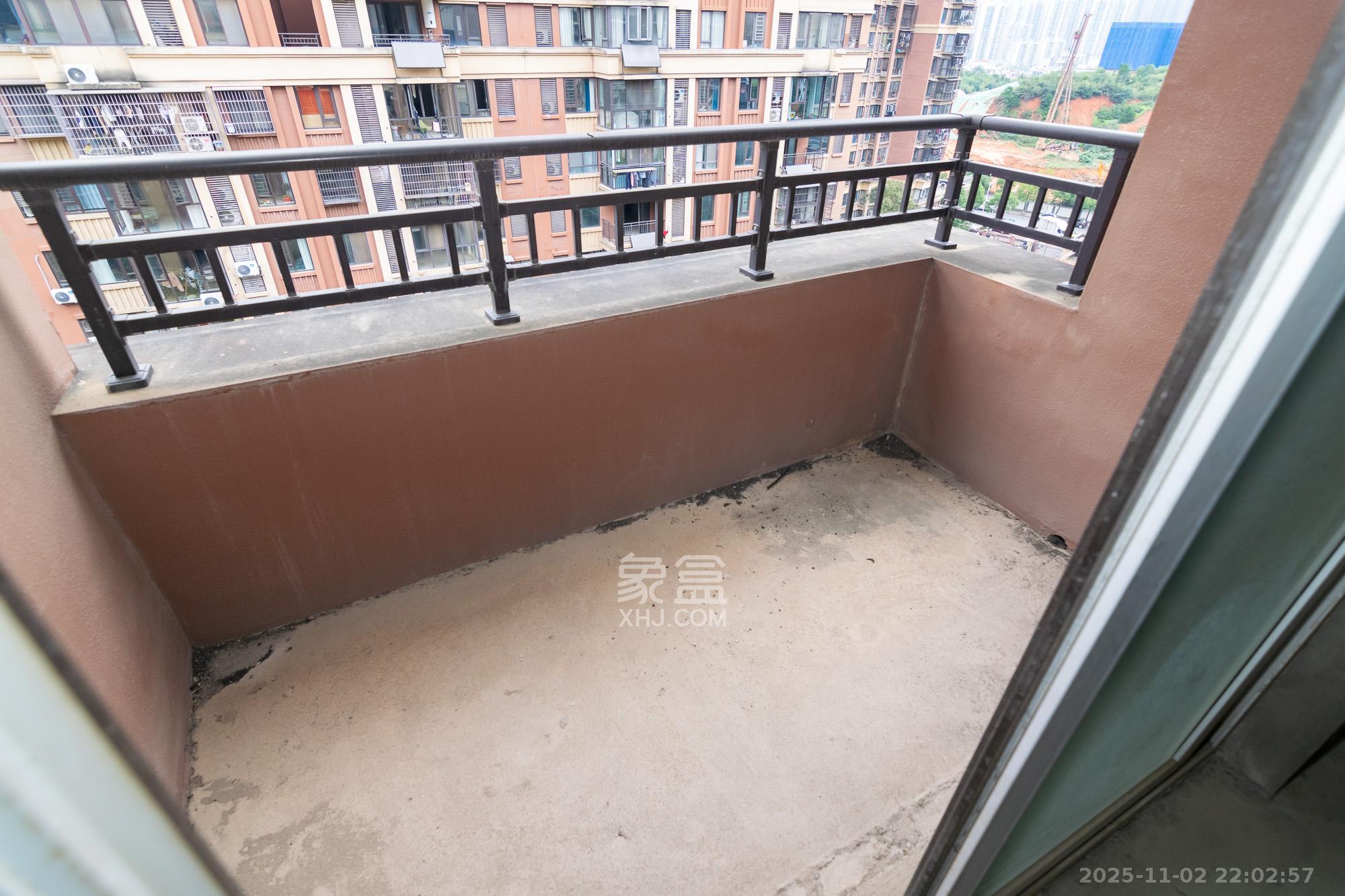 新城国际花都 5室2厅3卫 88.8万 新城国际花都 5室2厅3卫 88.8万阳台