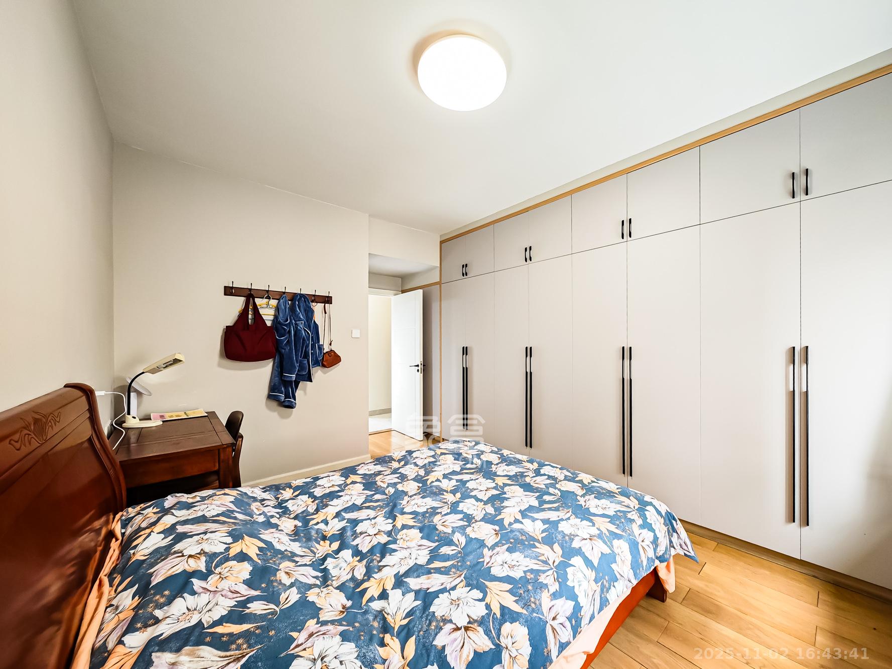 钱隆世家  4室2厅2卫    110.0万卧室