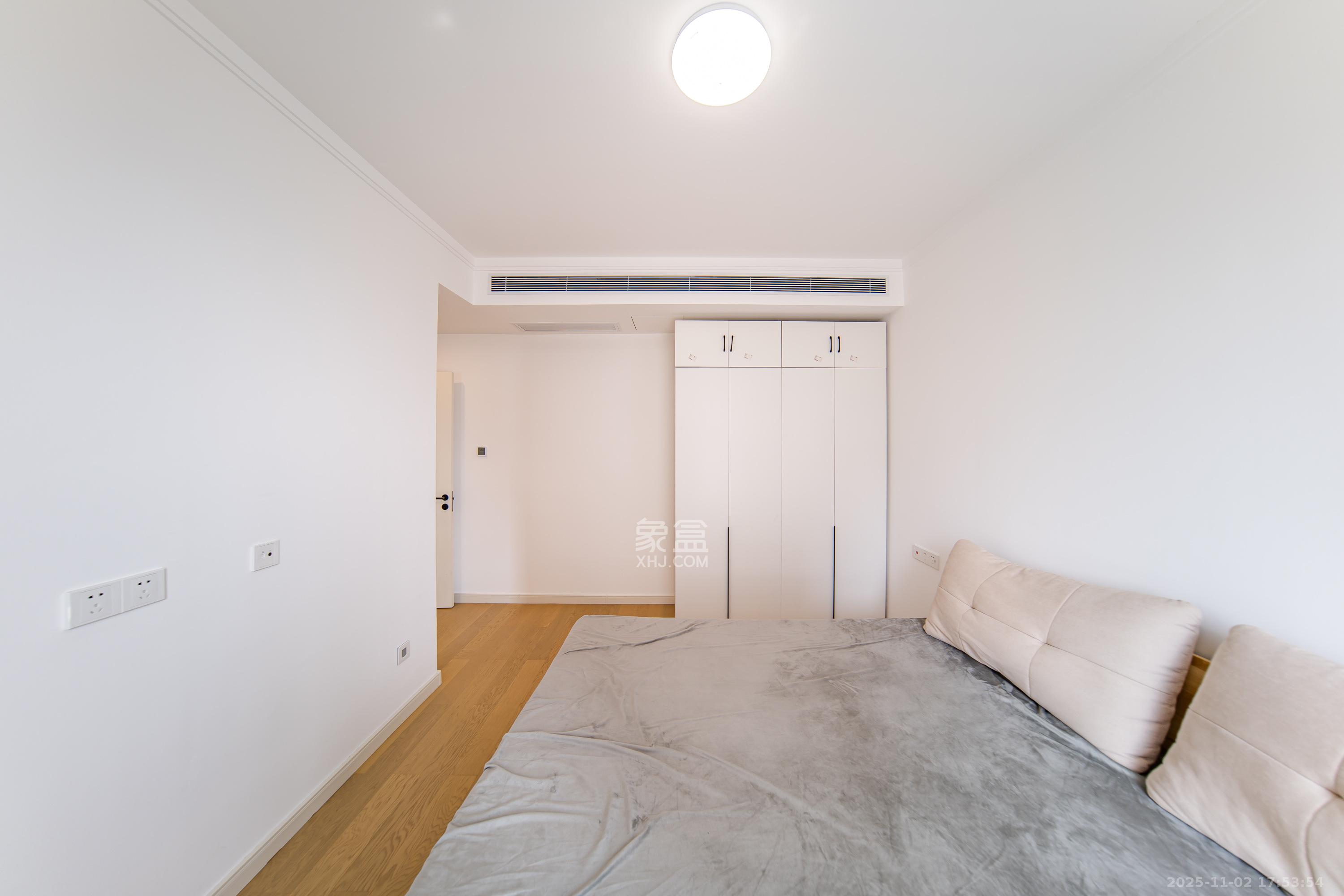 万科金色梦想C区  3室2厅2卫    120.0万卧室