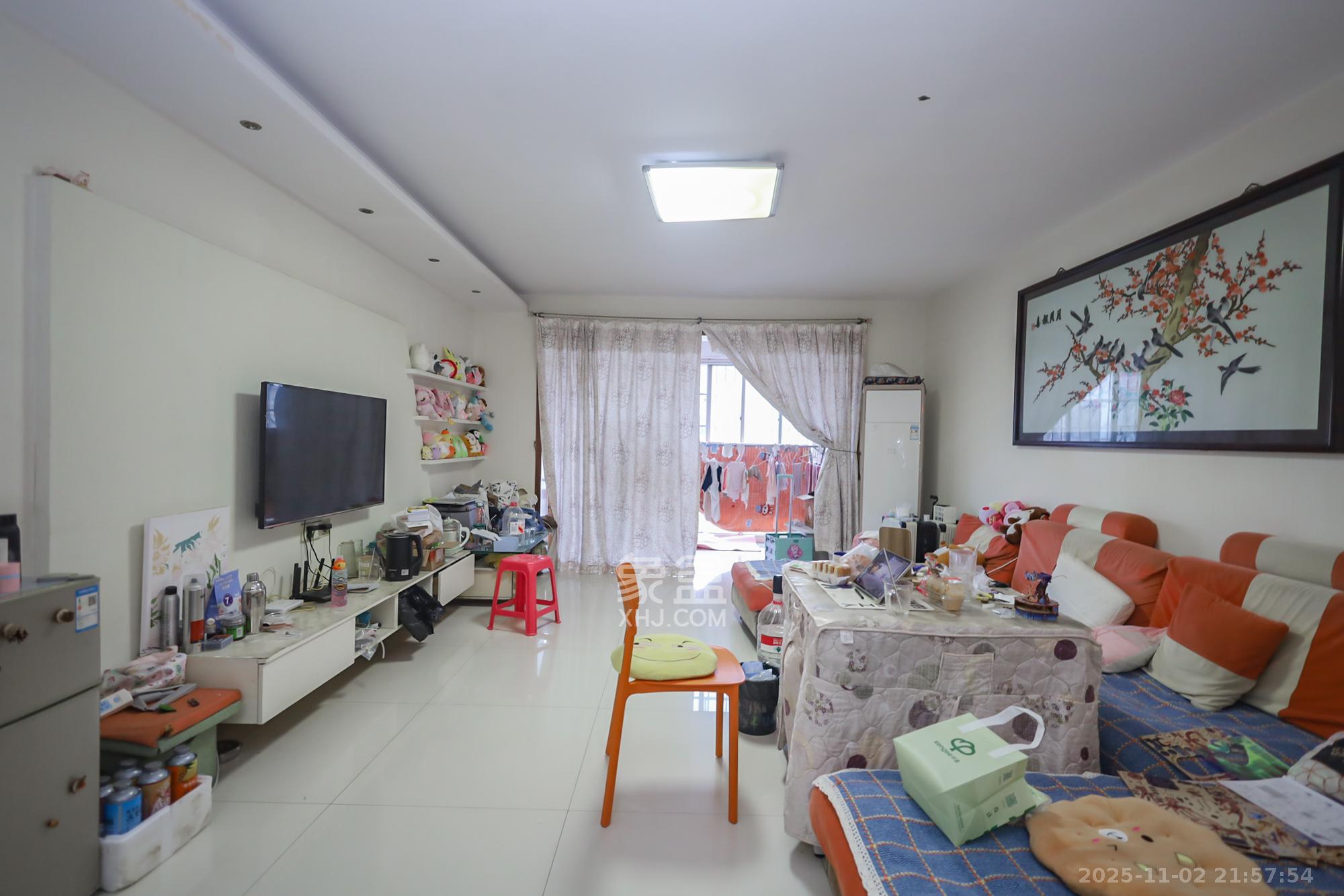 湘许嘉园 3室2厅1卫 123.0万 湘许嘉园 3室2厅1卫 123.0万客厅