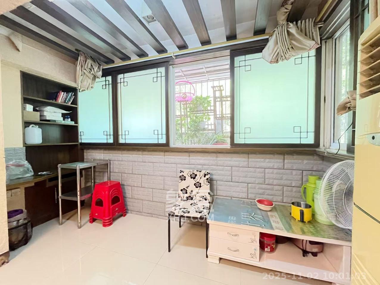 都市春天  1室2厅1卫    1800.0元/月 都市春天  1室2厅1卫    1800.0元/月室内图