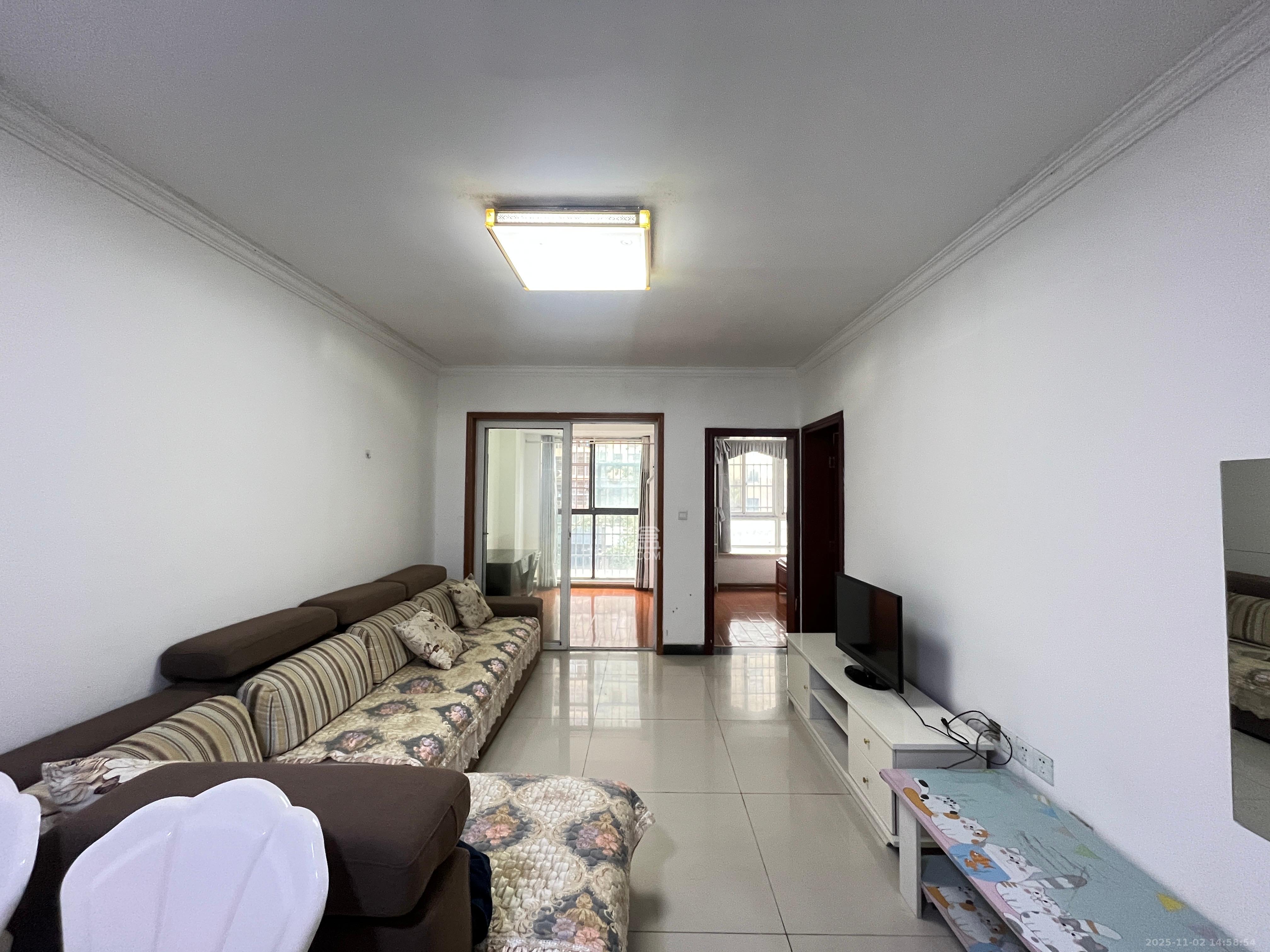 银太家园  2室2厅1卫    1600.0元/月室内图1