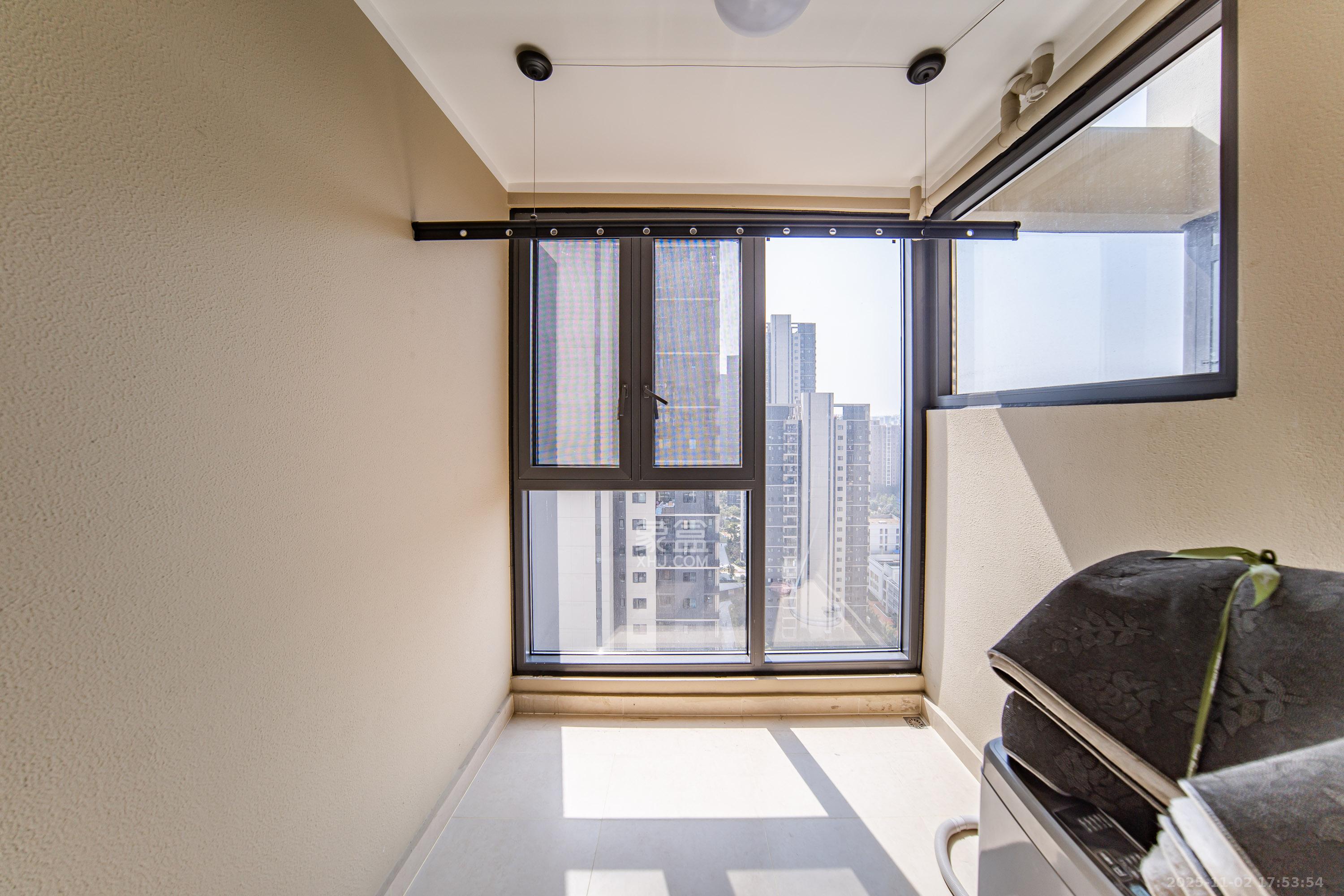 万科金色梦想C区  3室2厅2卫    120.0万阳台