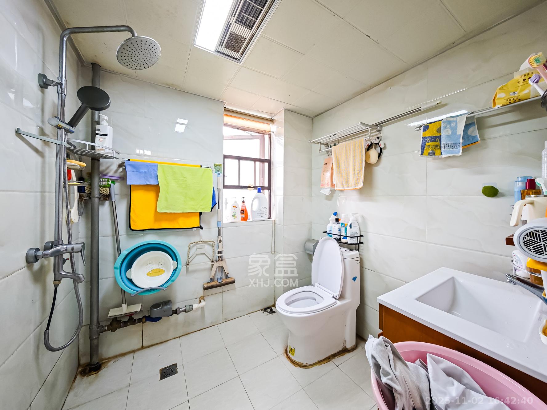 山语城二期  3室1厅1卫    69.8万 山语城二期  3室1厅1卫    69.8万卫生间