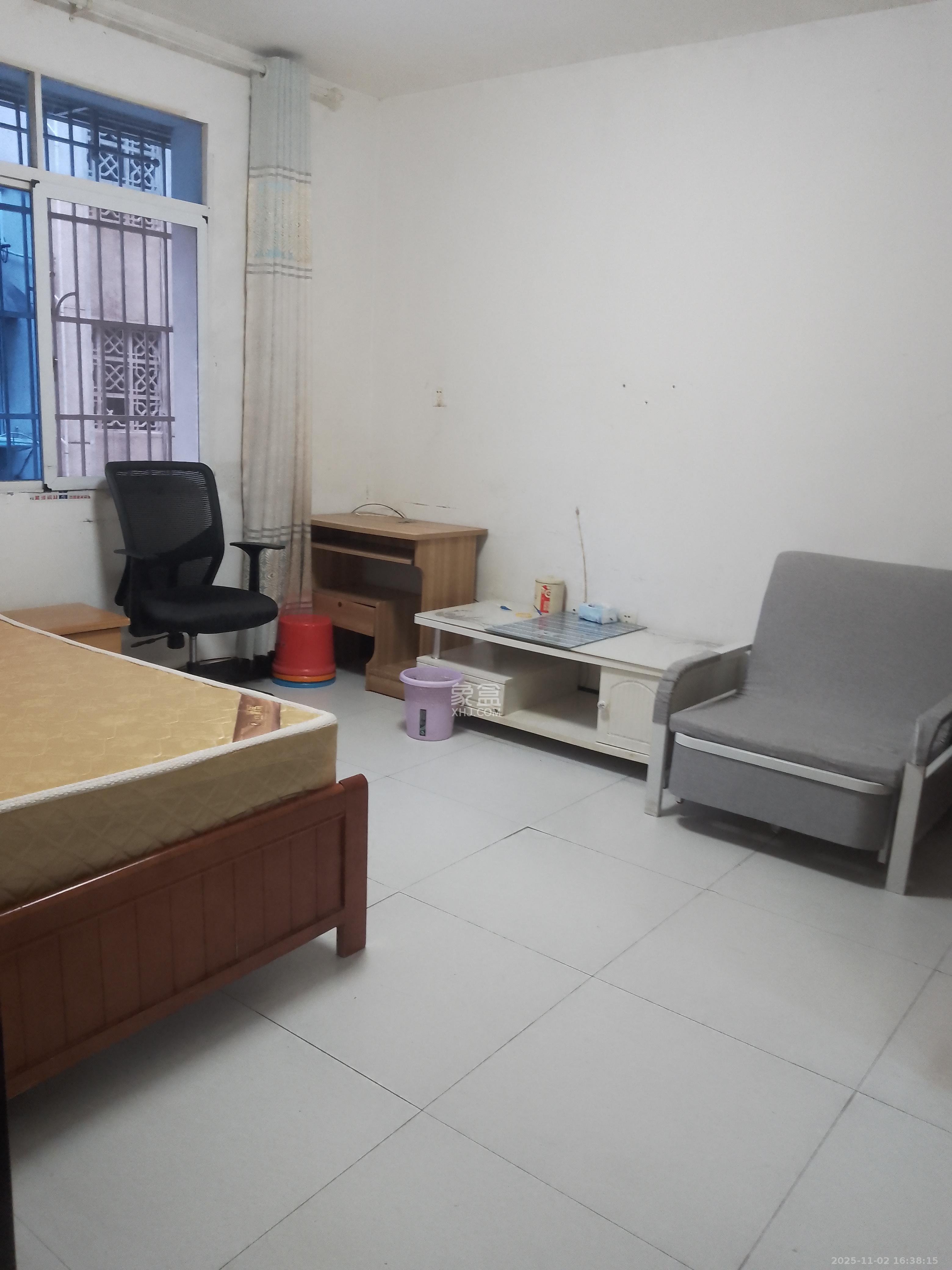 向东南社区  1室1厅1卫    1100.0元/月