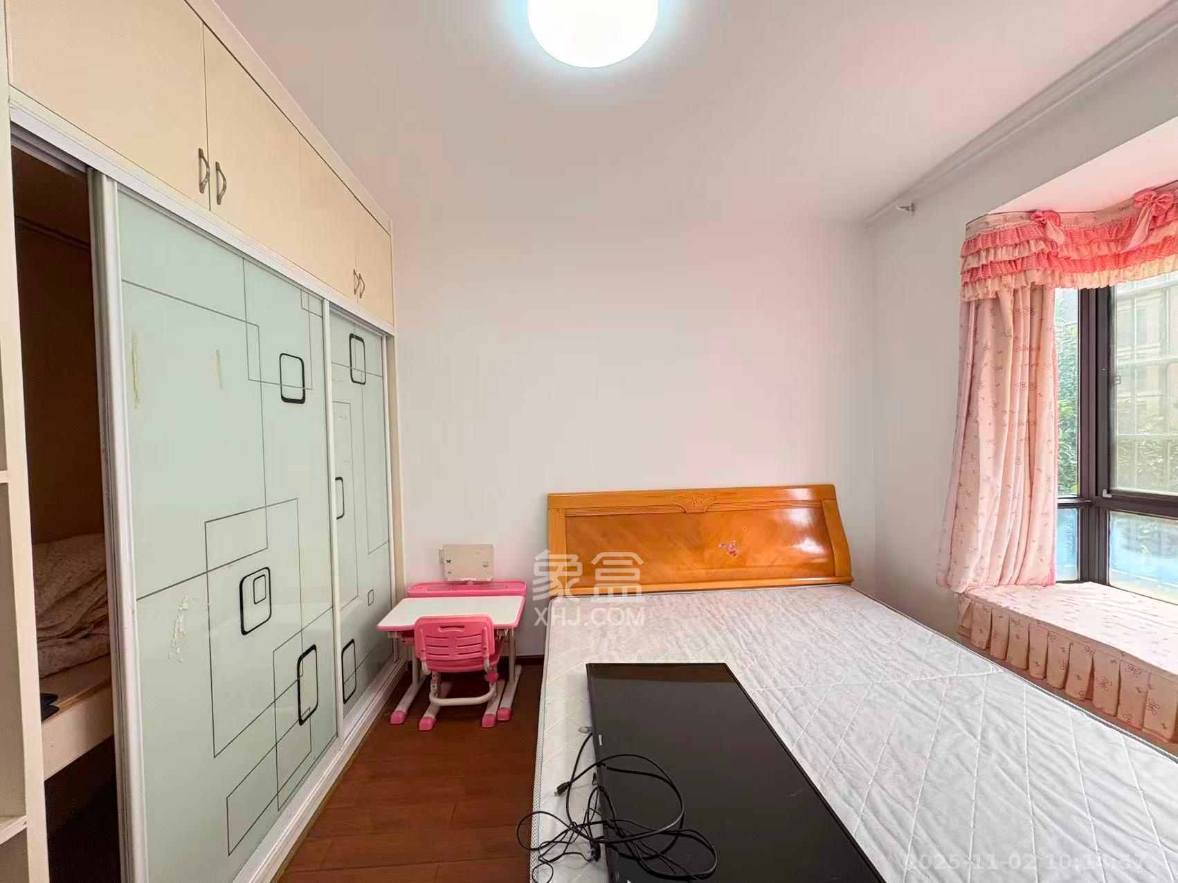 华润凤凰城一期  2室2厅1卫    1800.0元/月室内图