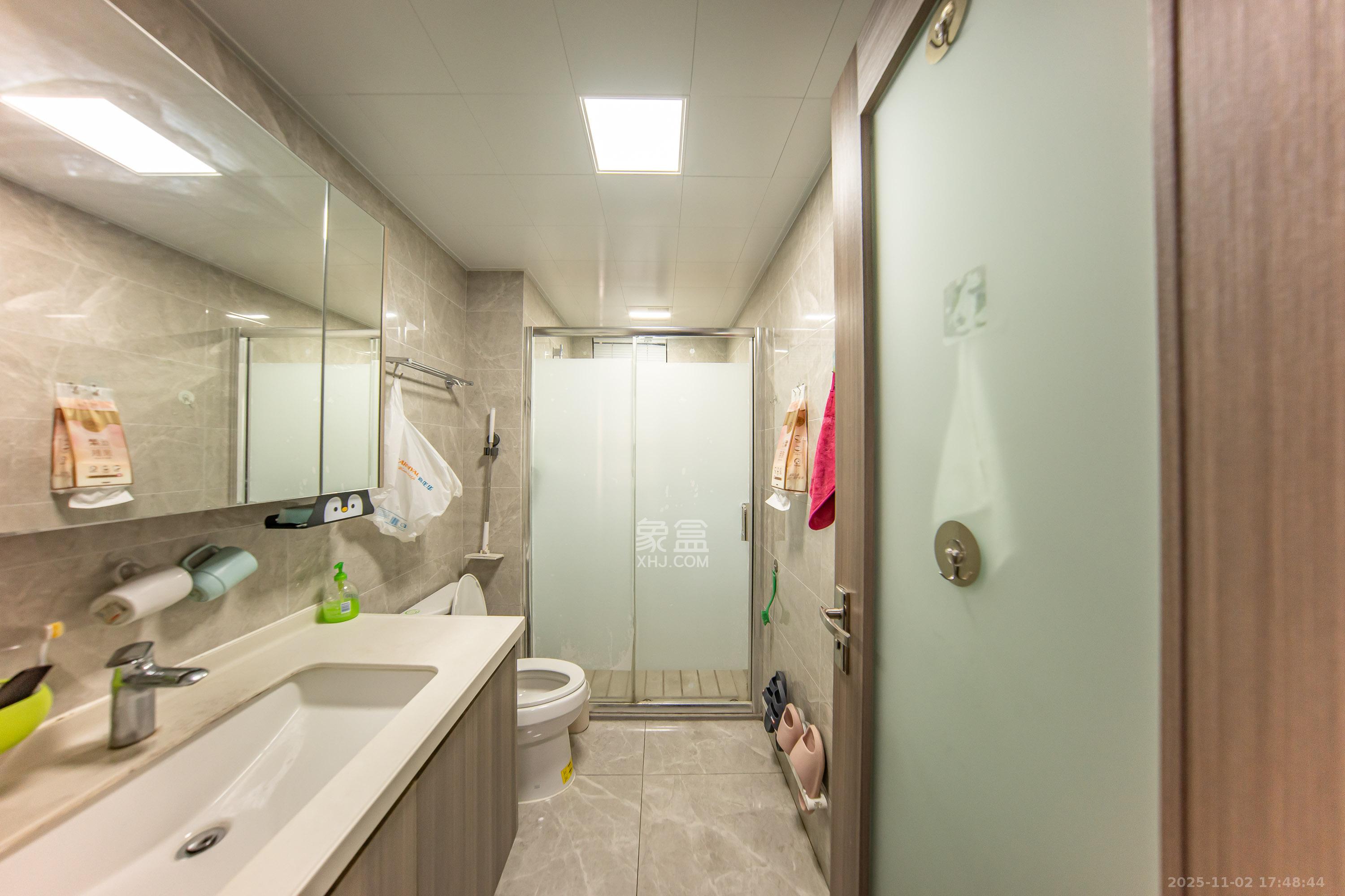 中海阅麓山一期  3室2厅2卫    150.0万卫生间