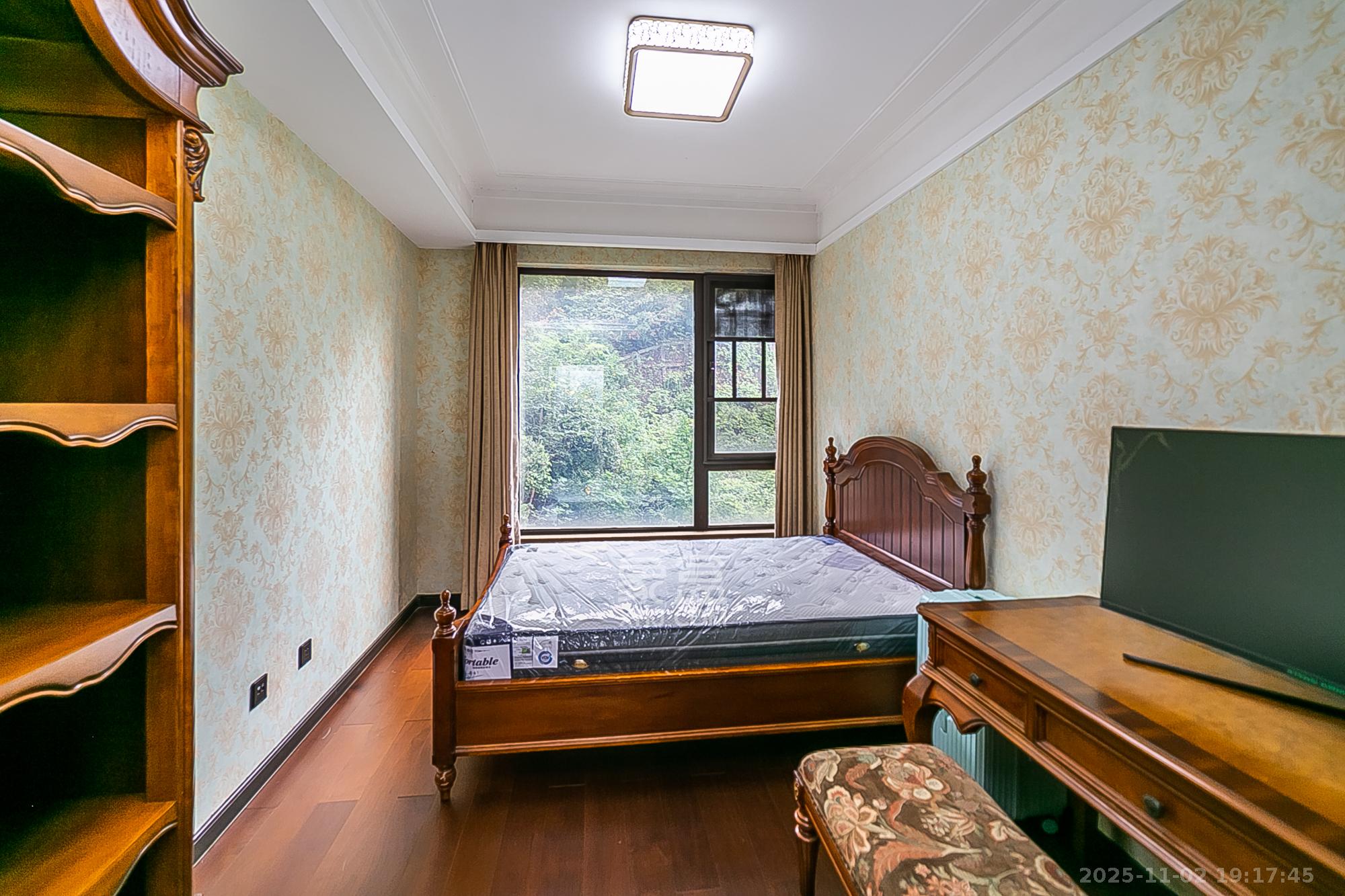 万科紫台 4室2厅2卫 280.0万 万科紫台 4室2厅2卫 280.0万卧室