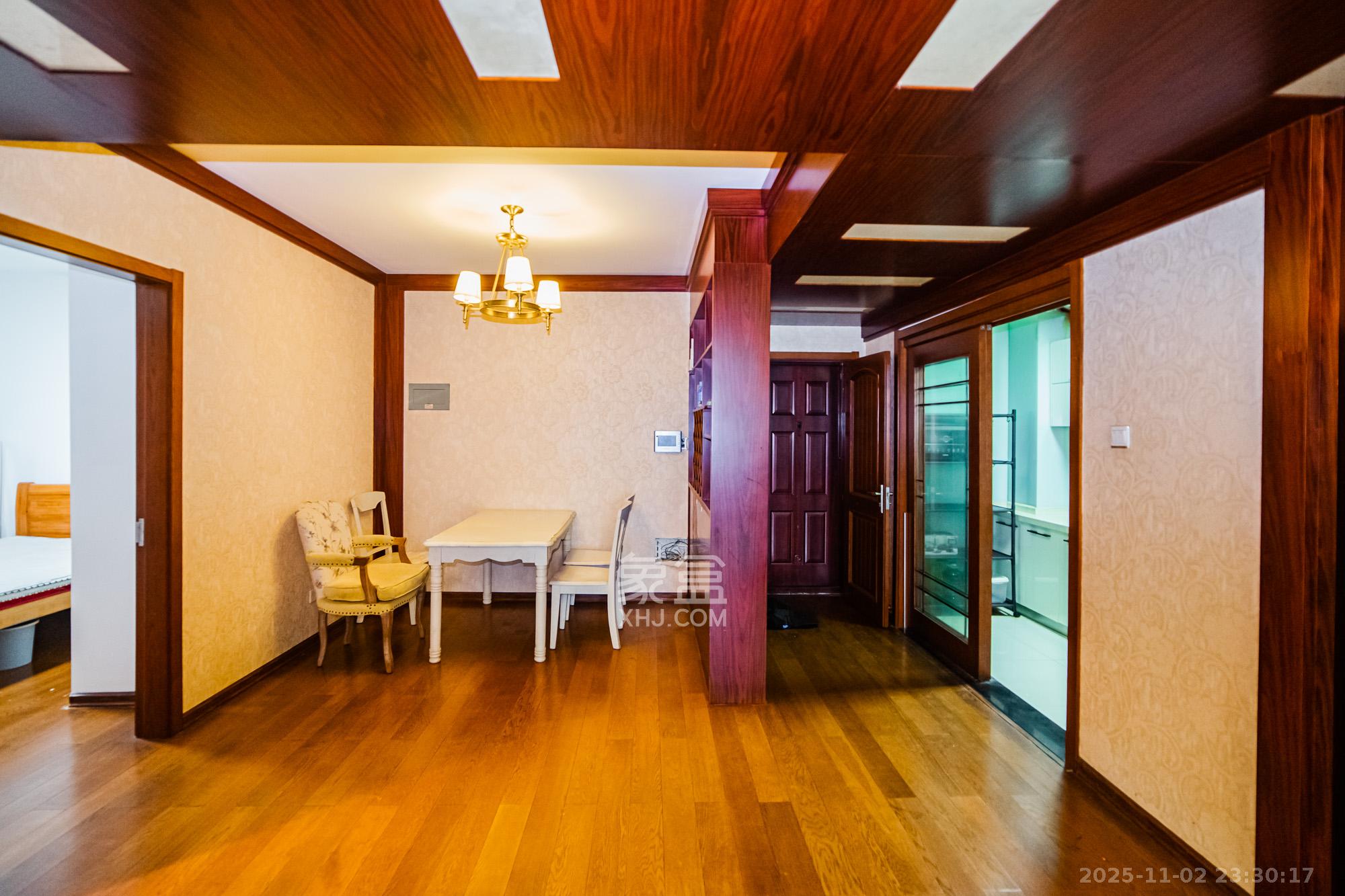 万国城（当代满庭春MOMA）二期  2室2厅1卫    75.0万客厅