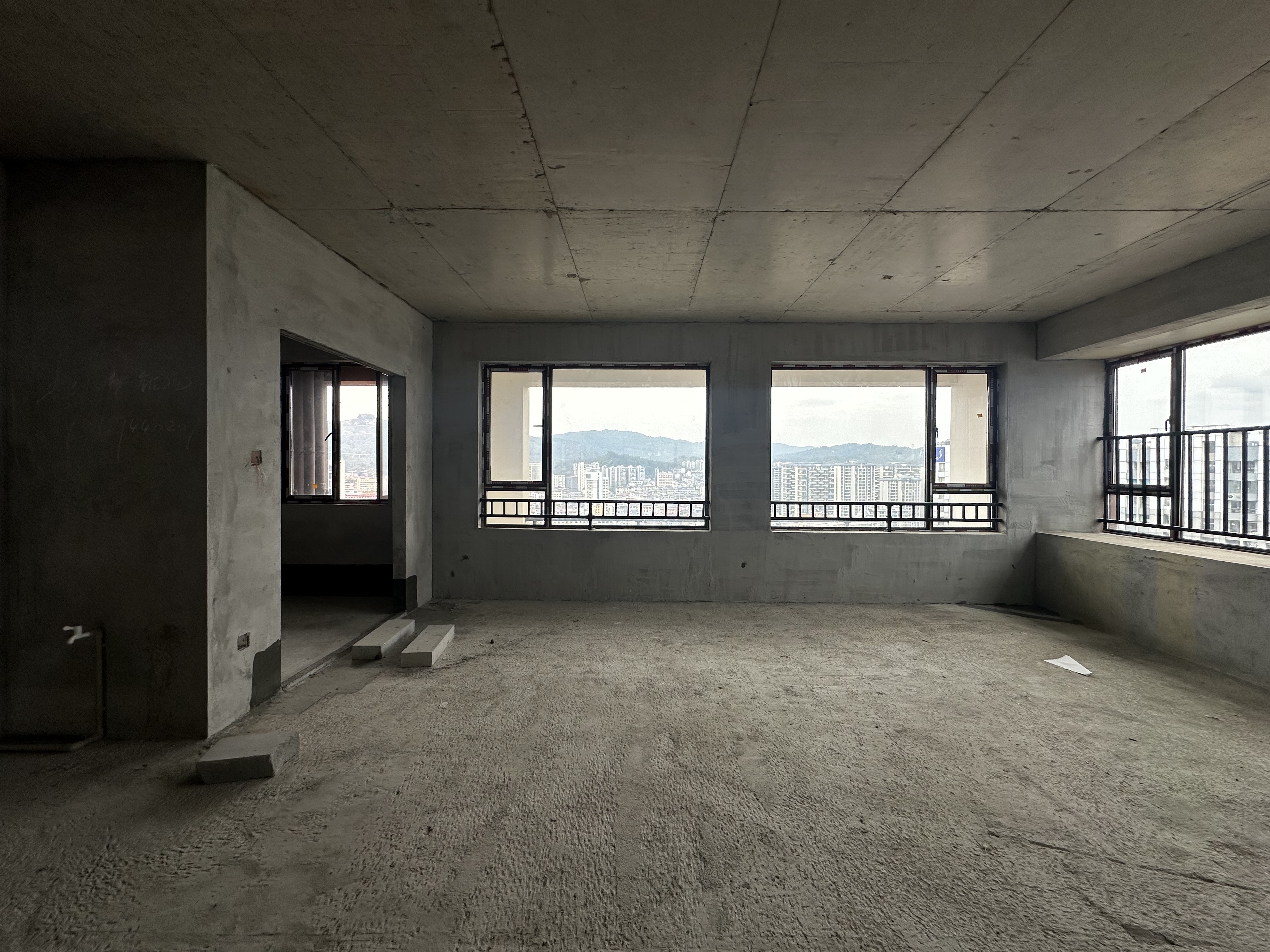 奇峰广场 4室0厅0卫 3333.0元/月 奇峰广场 4室0厅0卫 3333.0元/月室内图