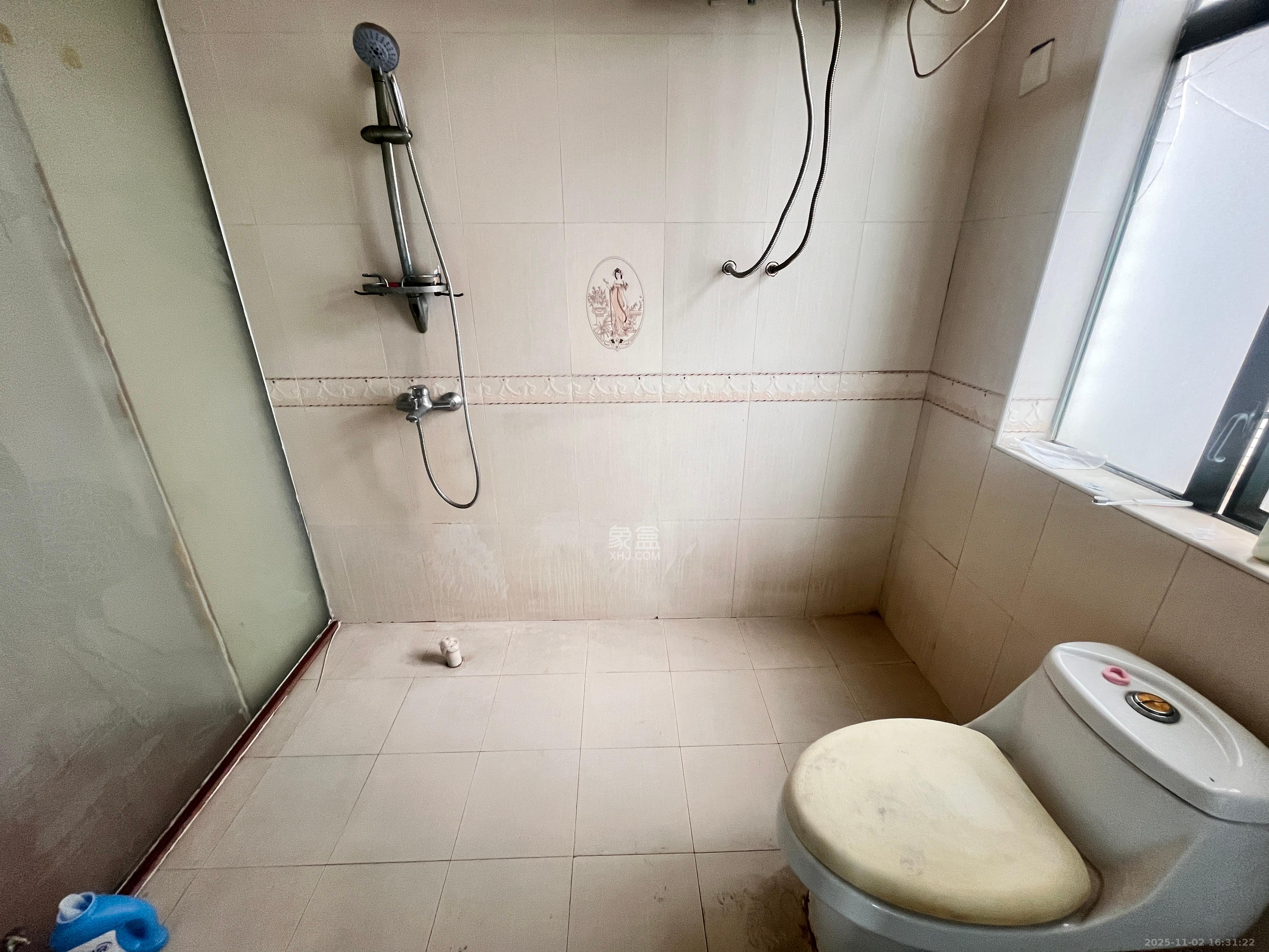 王府花园  3室2厅2卫    3000.0元/月室内图