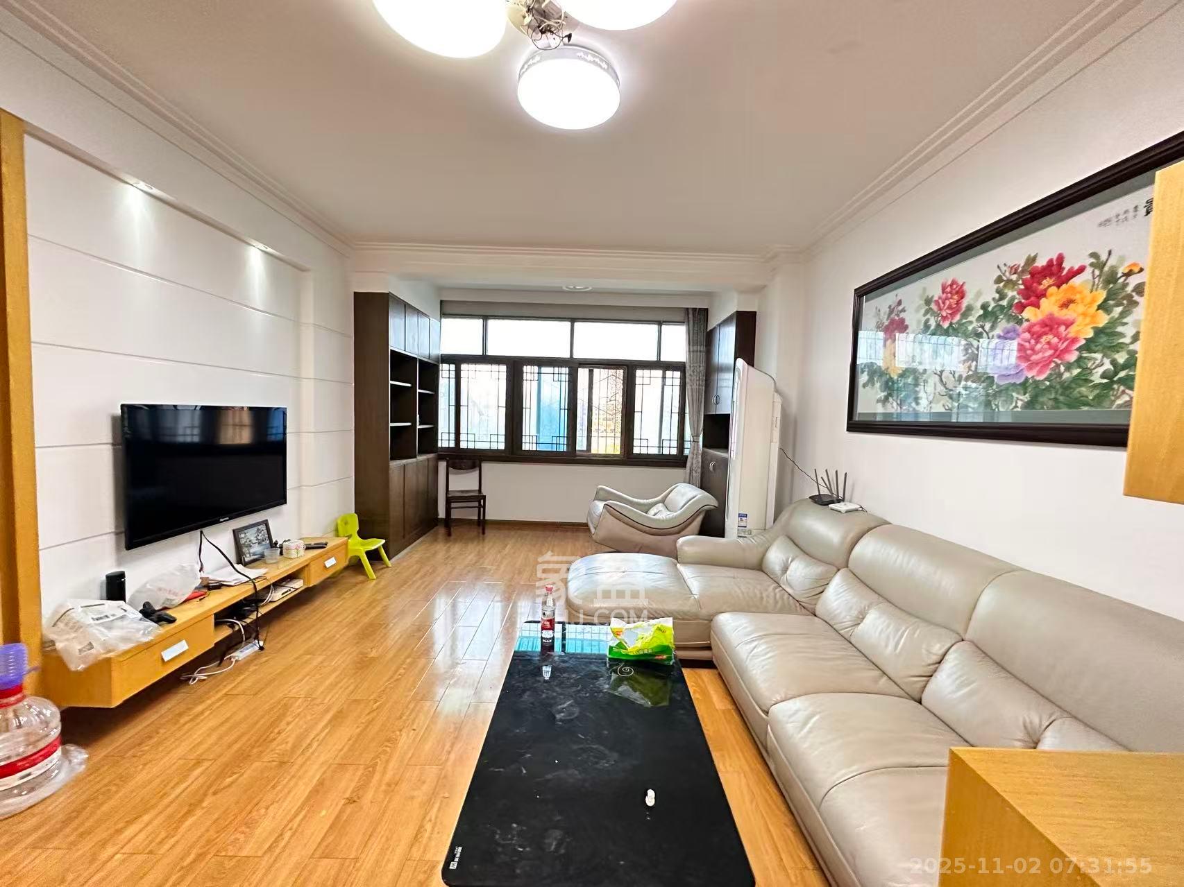 杏林小区  3室2厅2卫    2400.0元/月室内图