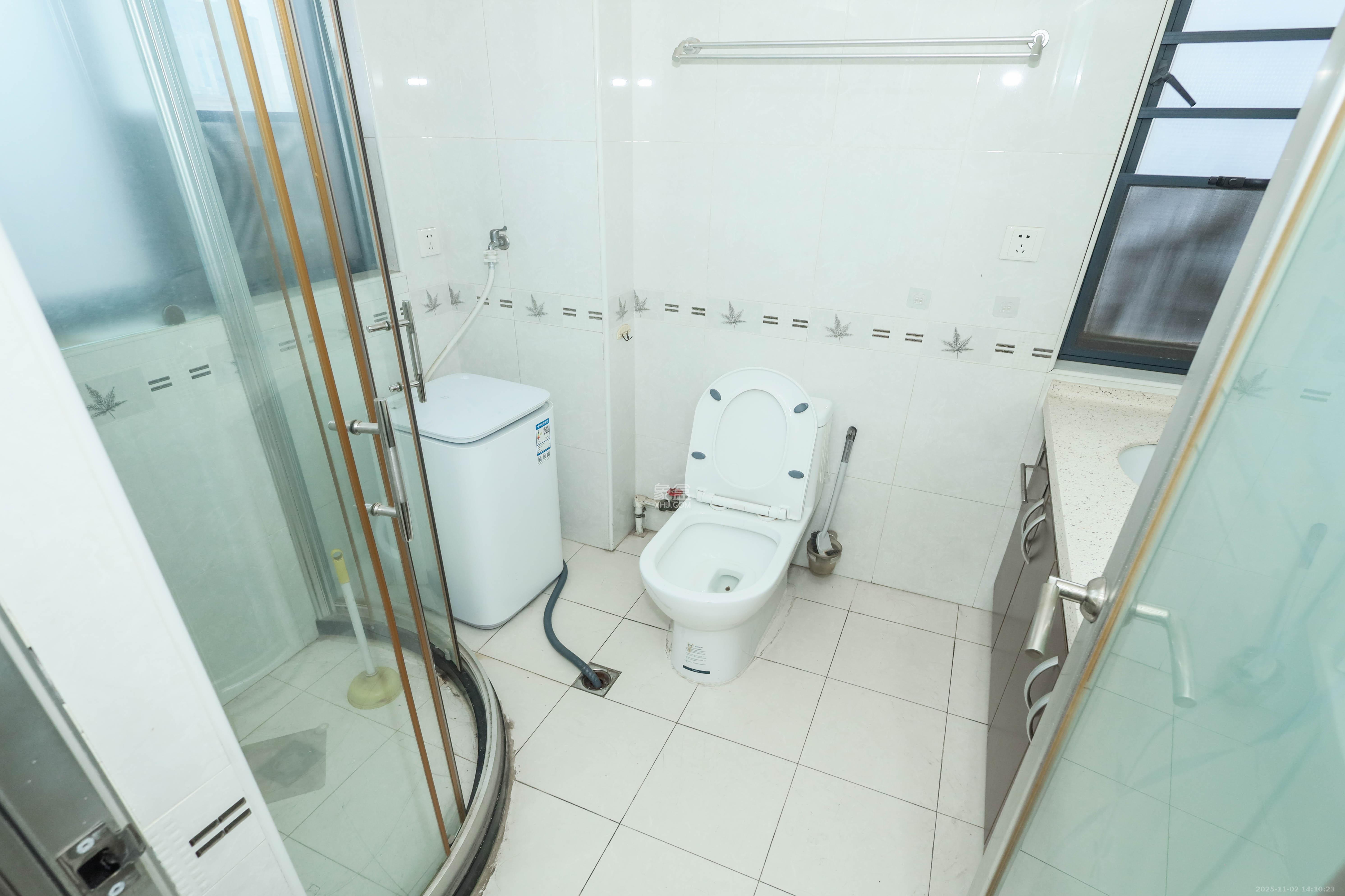 保利麓谷林语A区  4室2厅2卫    120.0万 保利麓谷林语A区  4室2厅2卫    120.0万卫生间