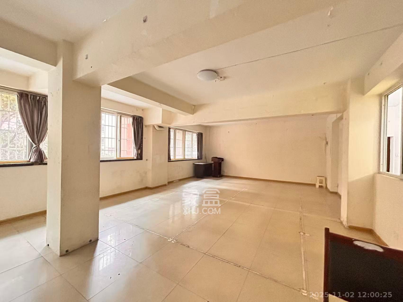 湖开小区（湖南开关厂宿舍）/南大桥社区  6室2厅1卫    3300.0元/月