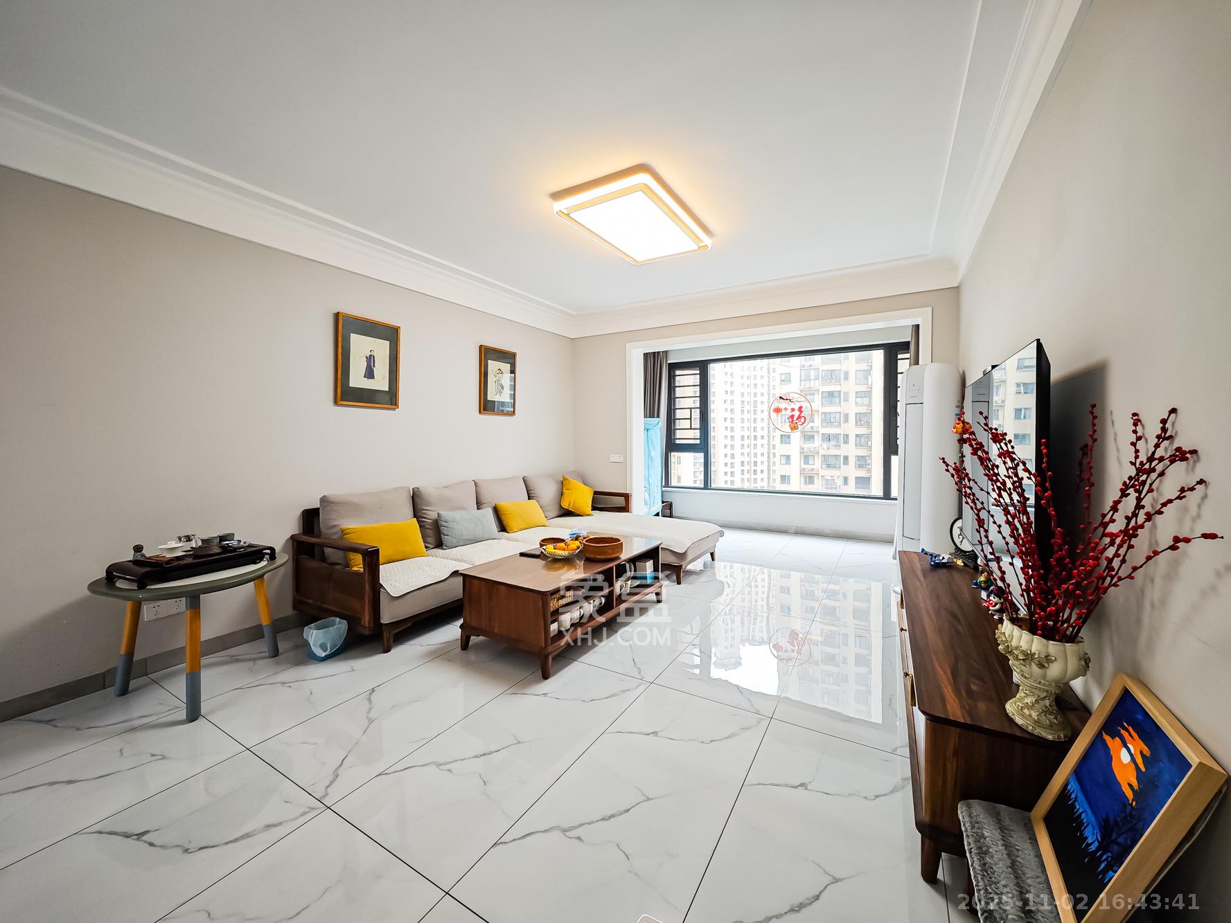 钱隆世家  4室2厅2卫    110.0万客厅