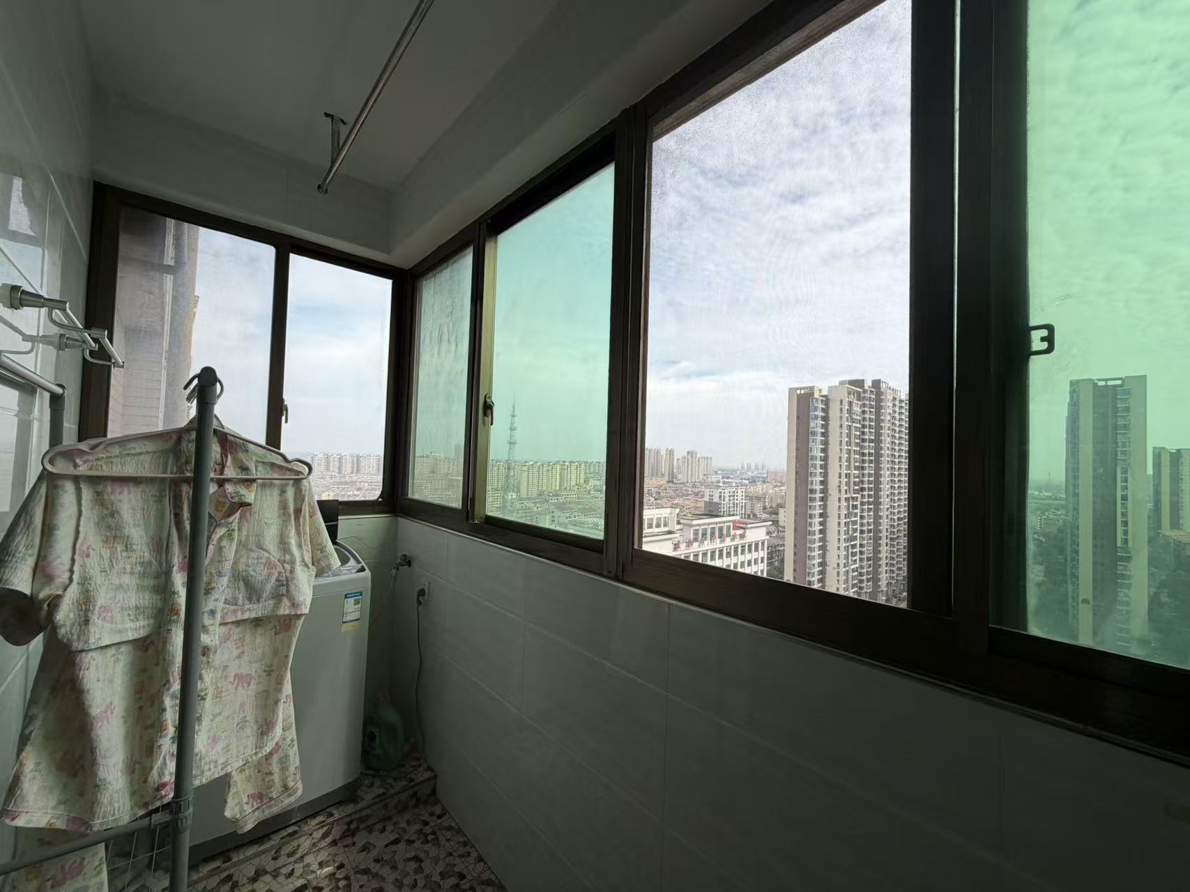 滨江财富中心  1室1厅1卫    1000.0元/月 滨江财富中心  1室1厅1卫    1000.0元/月室内图