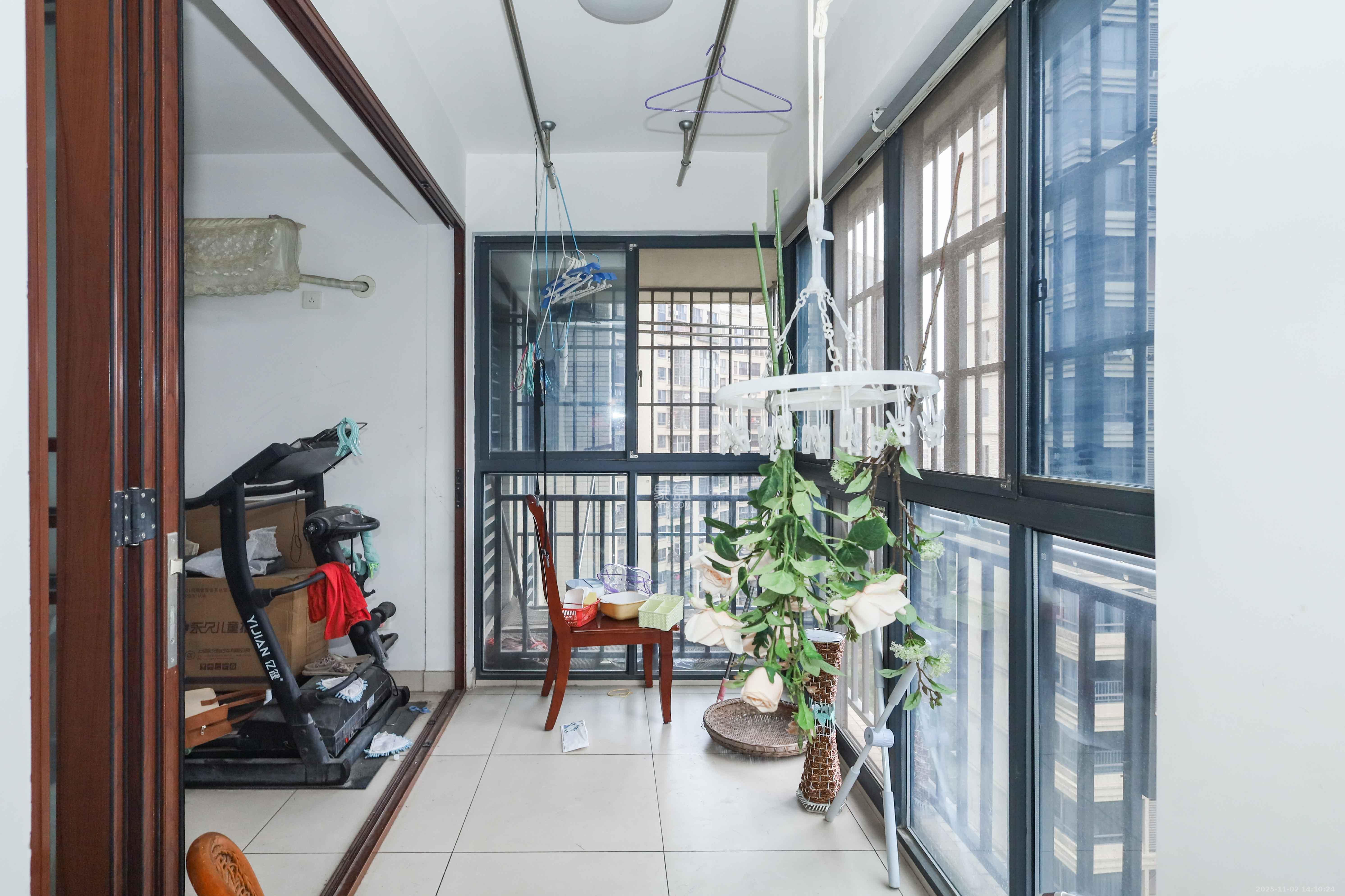 保利麓谷林语A区  4室2厅2卫    120.0万 保利麓谷林语A区  4室2厅2卫    120.0万阳台